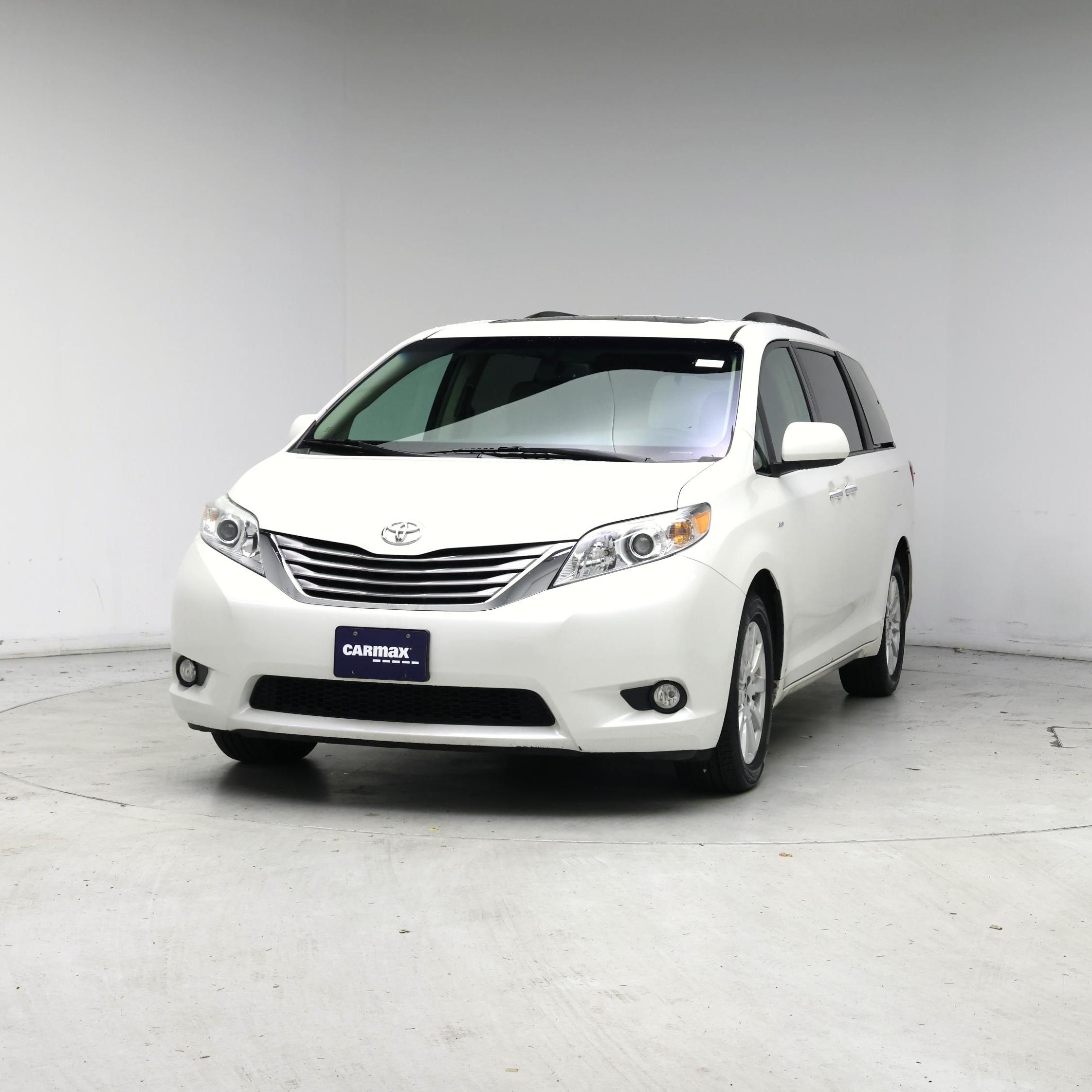 Thumbnail: 2017 Toyota Sienna - 4