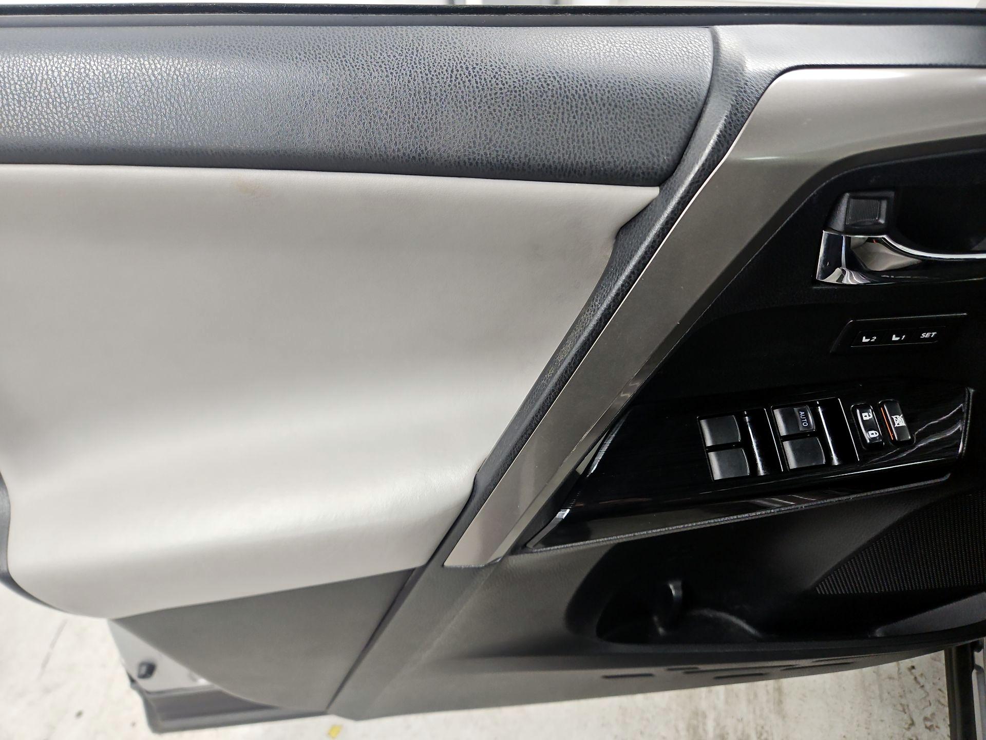 Thumbnail: 2018 Toyota RAV4 - 12