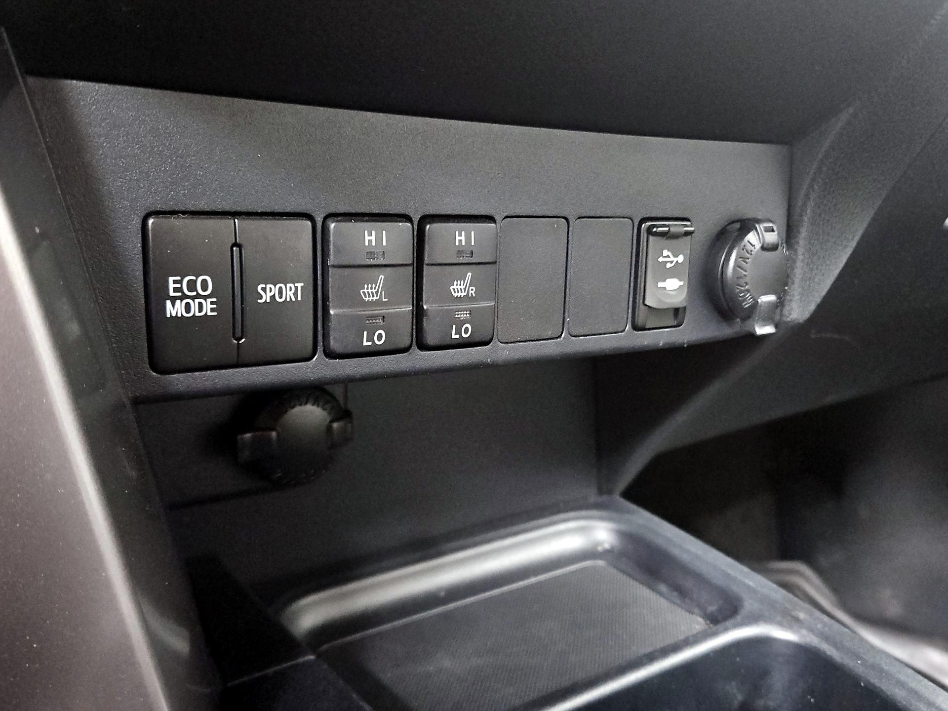 Thumbnail: 2018 Toyota RAV4 - 19