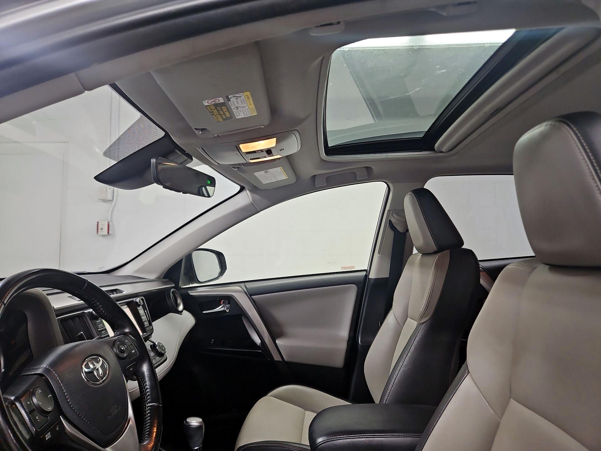 Thumbnail: 2018 Toyota RAV4 - 20