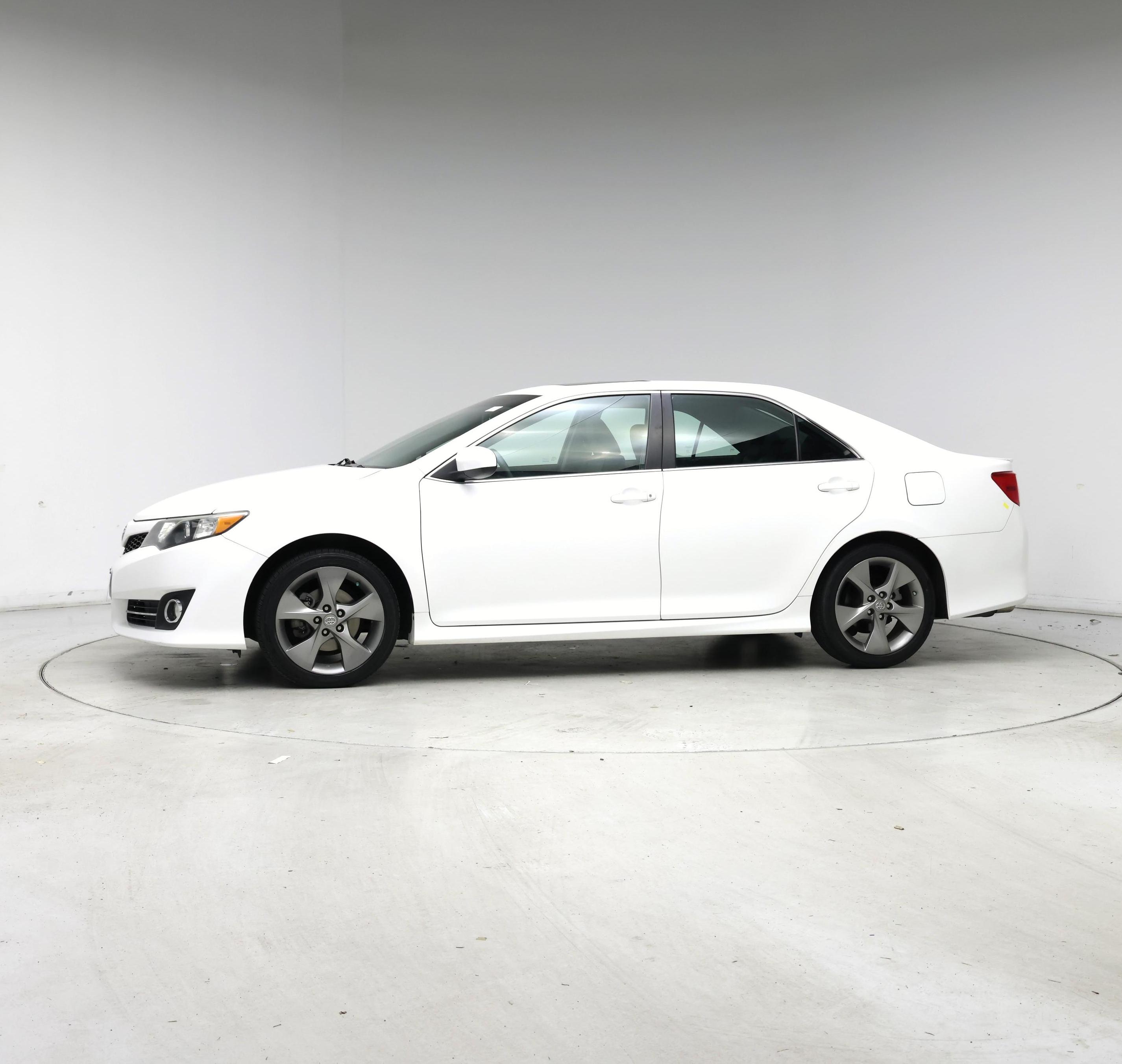 Thumbnail: 2014 Toyota Camry - 3