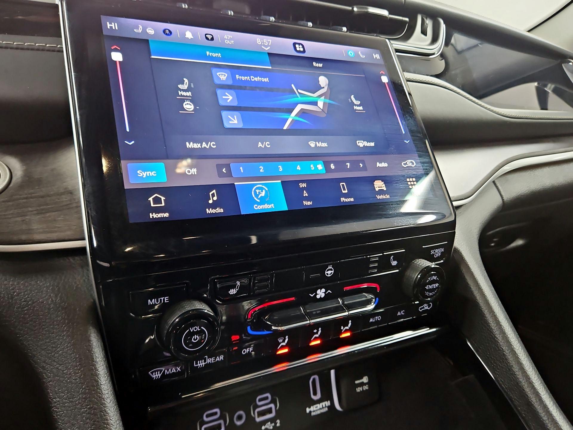 Thumbnail: 2022 Jeep Grand Cherokee L - 17