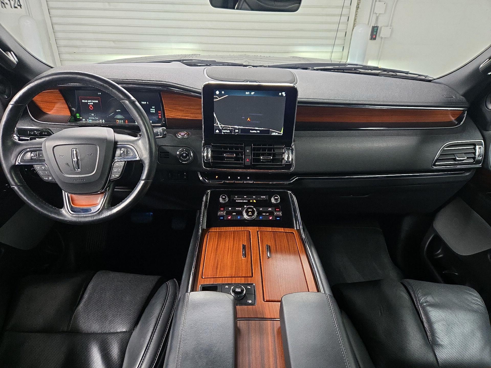 Thumbnail: 2019 Lincoln Navigator L - 9