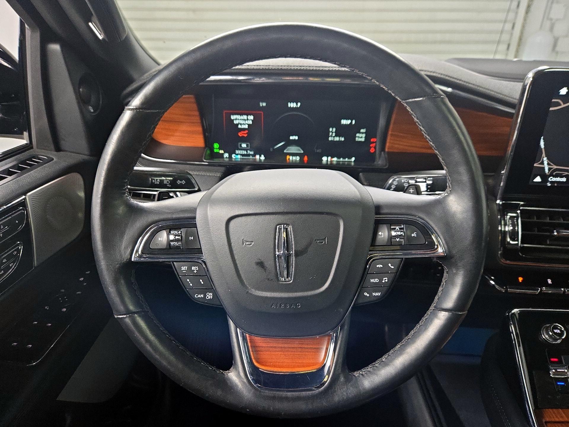 Thumbnail: 2019 Lincoln Navigator L - 10