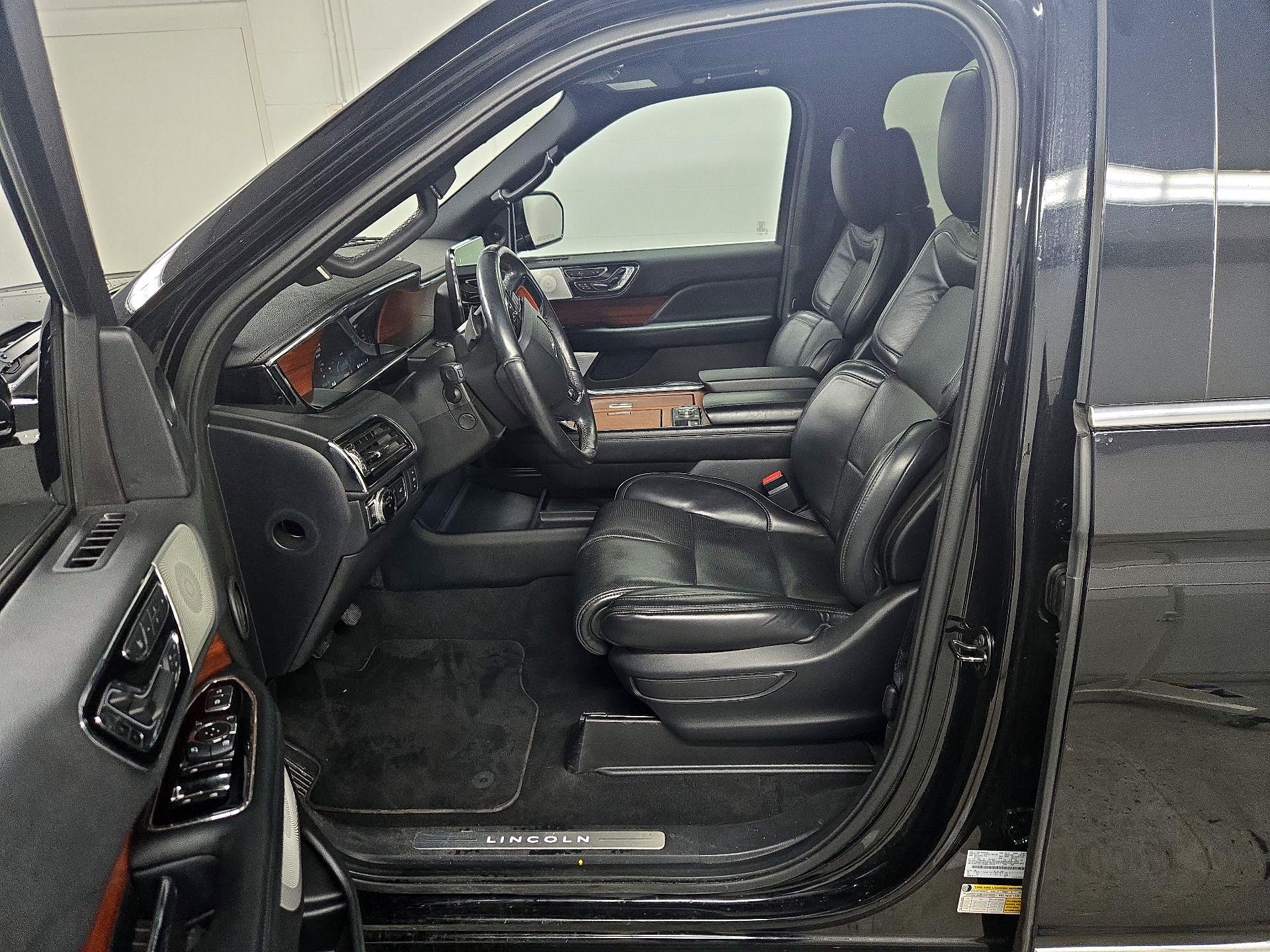 Thumbnail: 2019 Lincoln Navigator L - 11