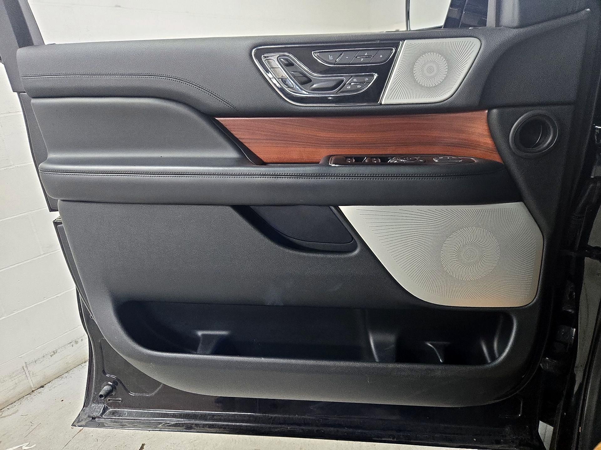 Thumbnail: 2019 Lincoln Navigator L - 12