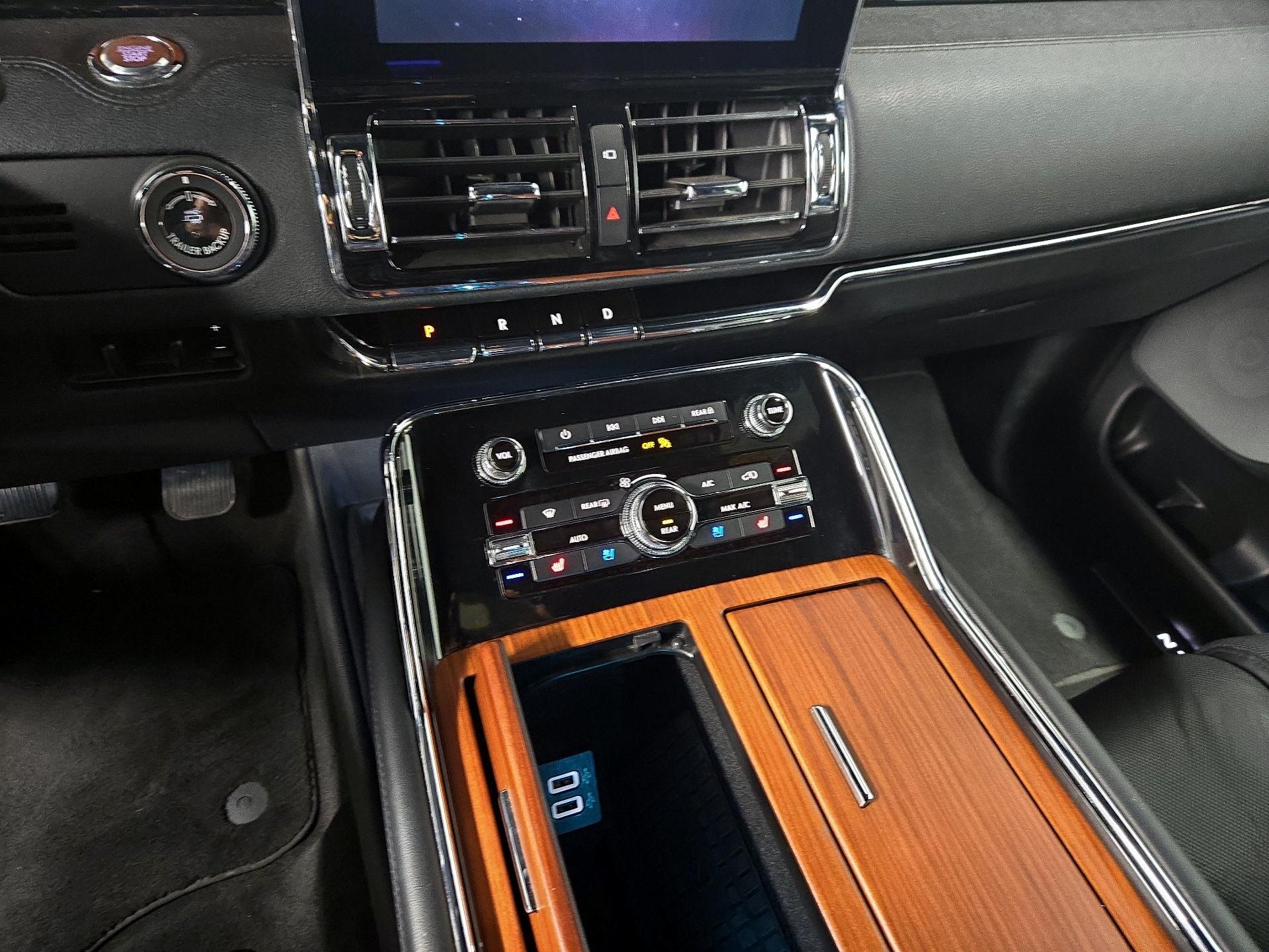 Thumbnail: 2019 Lincoln Navigator L - 17