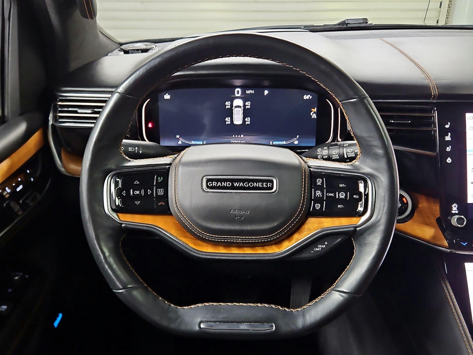 2022 Jeep Grand Wagoneer Series III - Photo 11