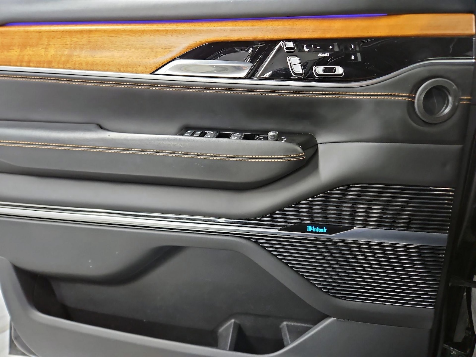 2022 Jeep Grand Wagoneer Series III - Photo 13