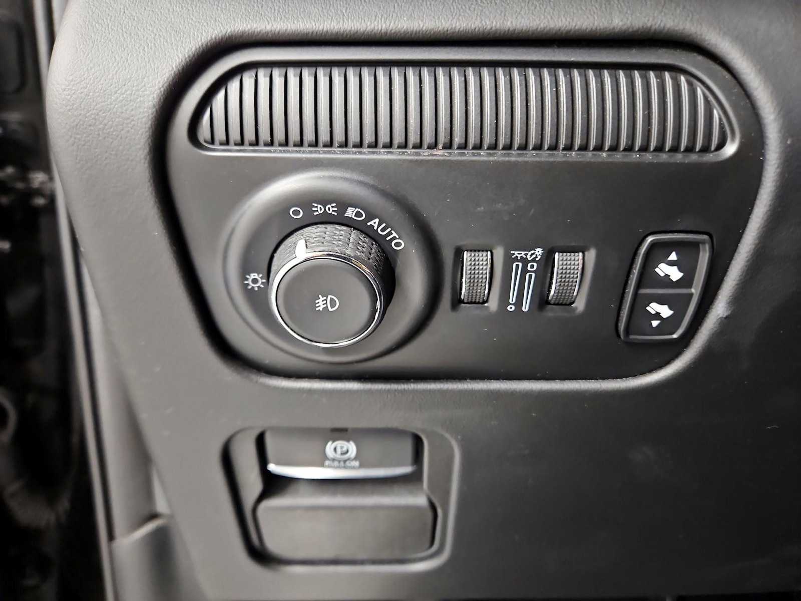 2022 Jeep Grand Wagoneer Series III - Photo 14