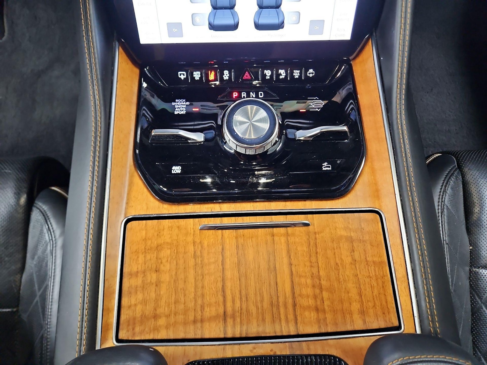 2022 Jeep Grand Wagoneer Series III - Photo 19
