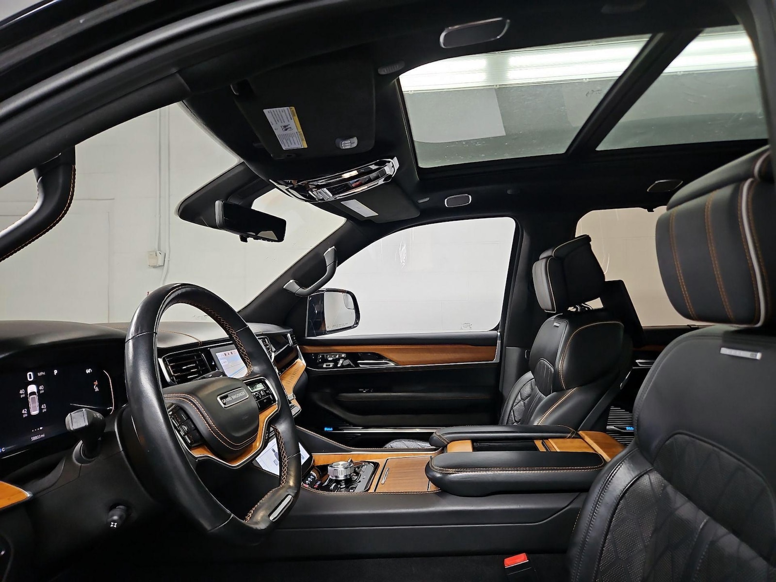 2022 Jeep Grand Wagoneer Series III - Photo 21