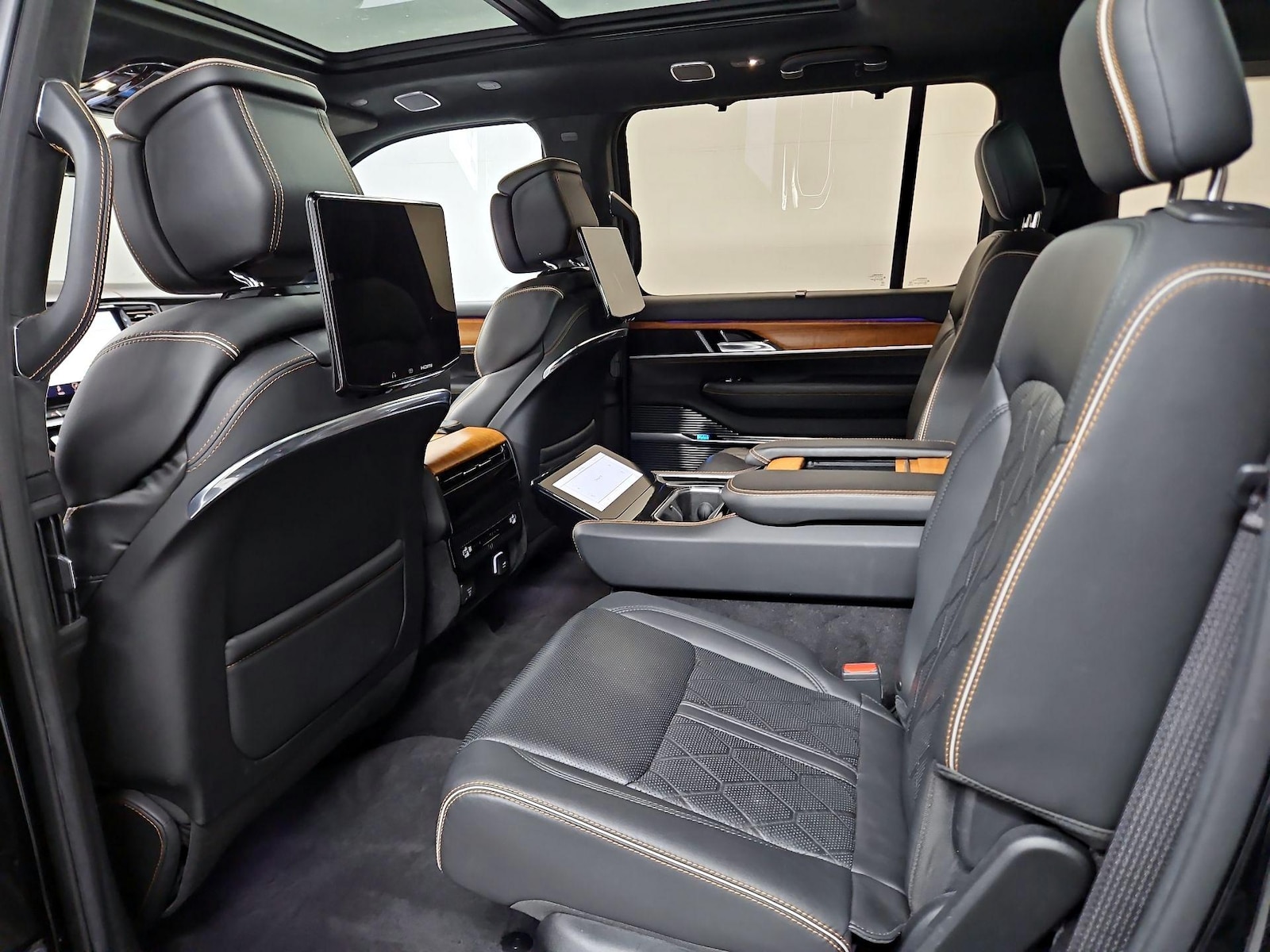 2022 Jeep Grand Wagoneer Series III - Photo 22