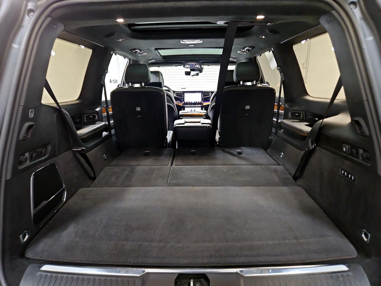2022 Jeep Grand Wagoneer Series III - Photo 25