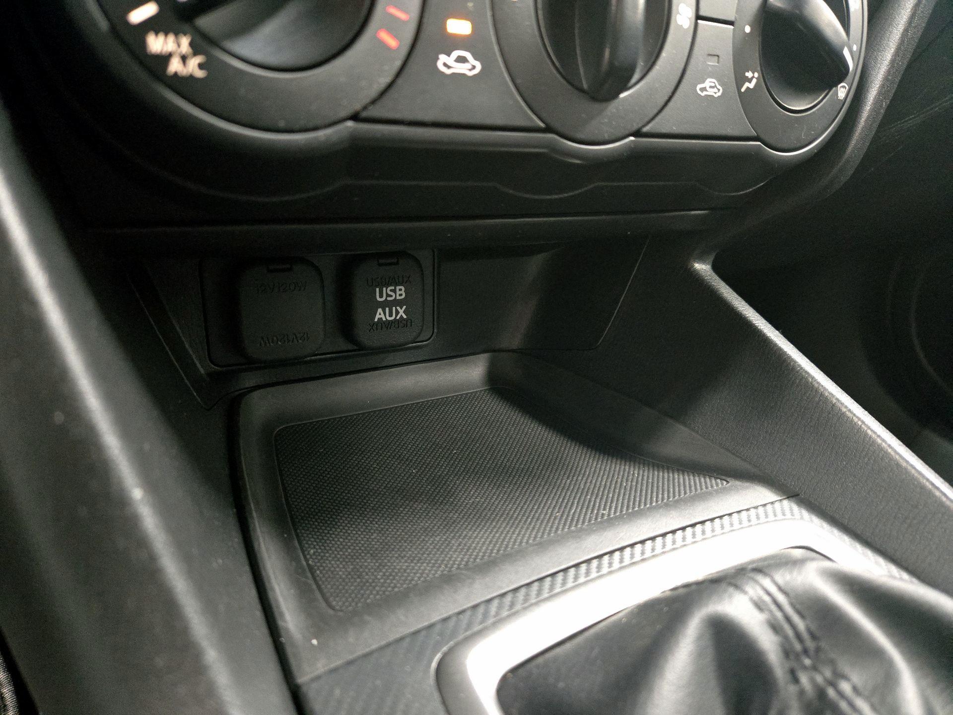 Thumbnail: 2015 Mazda Mazda3 - 17