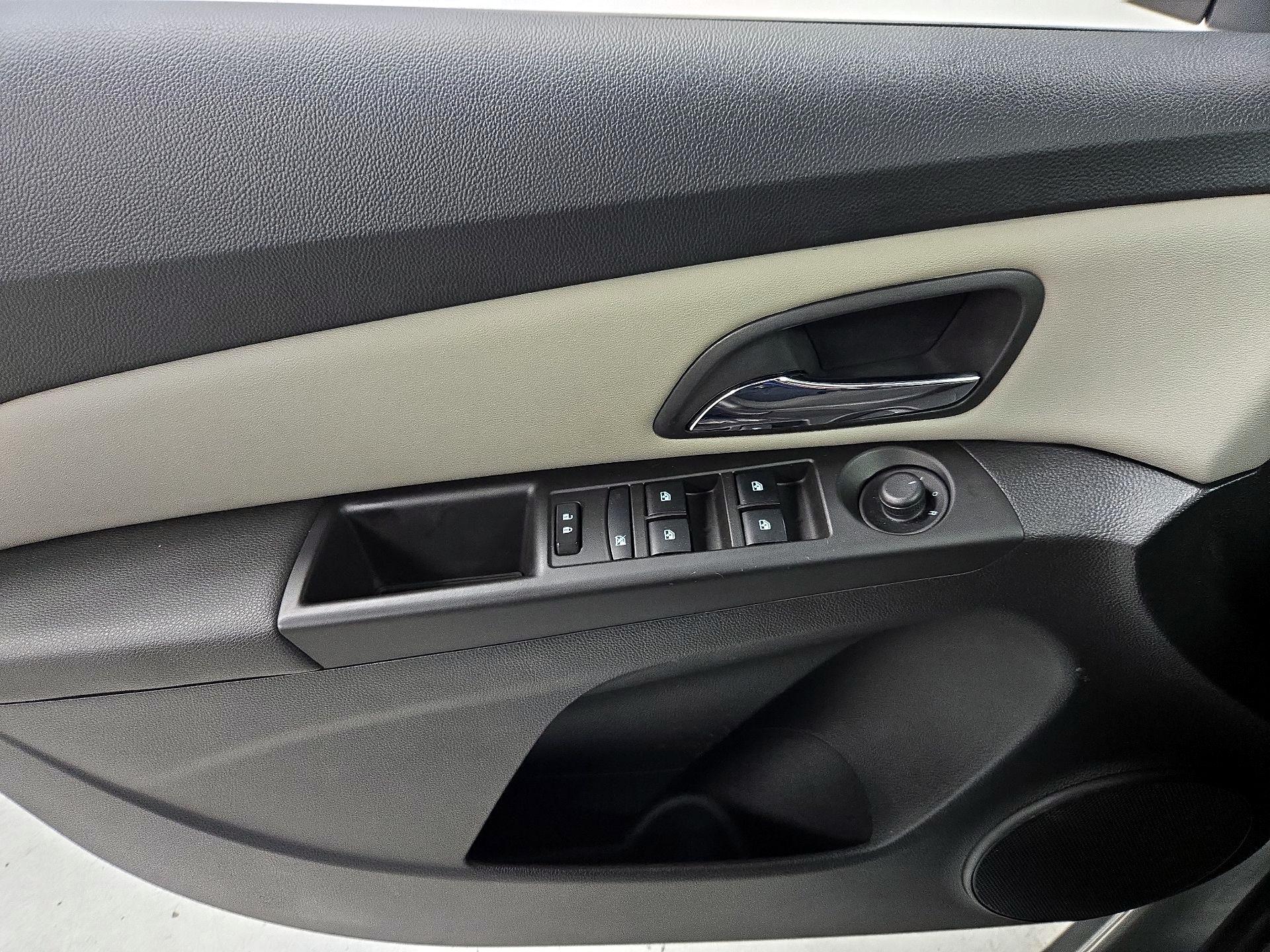 Thumbnail: 2015 Chevrolet Cruze - 12