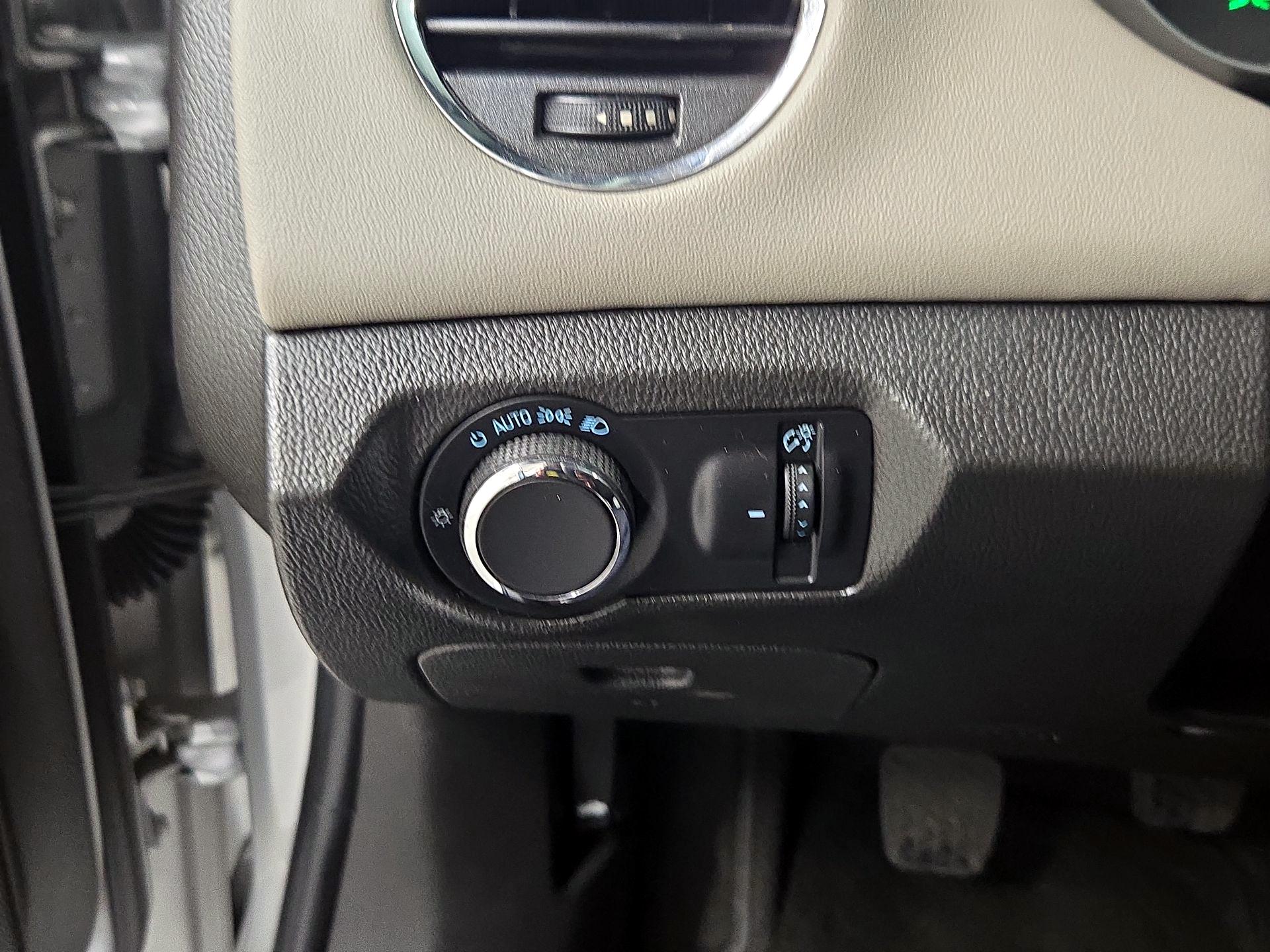 Thumbnail: 2015 Chevrolet Cruze - 13