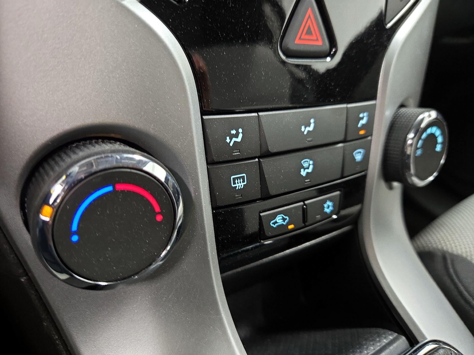 Thumbnail: 2015 Chevrolet Cruze - 15