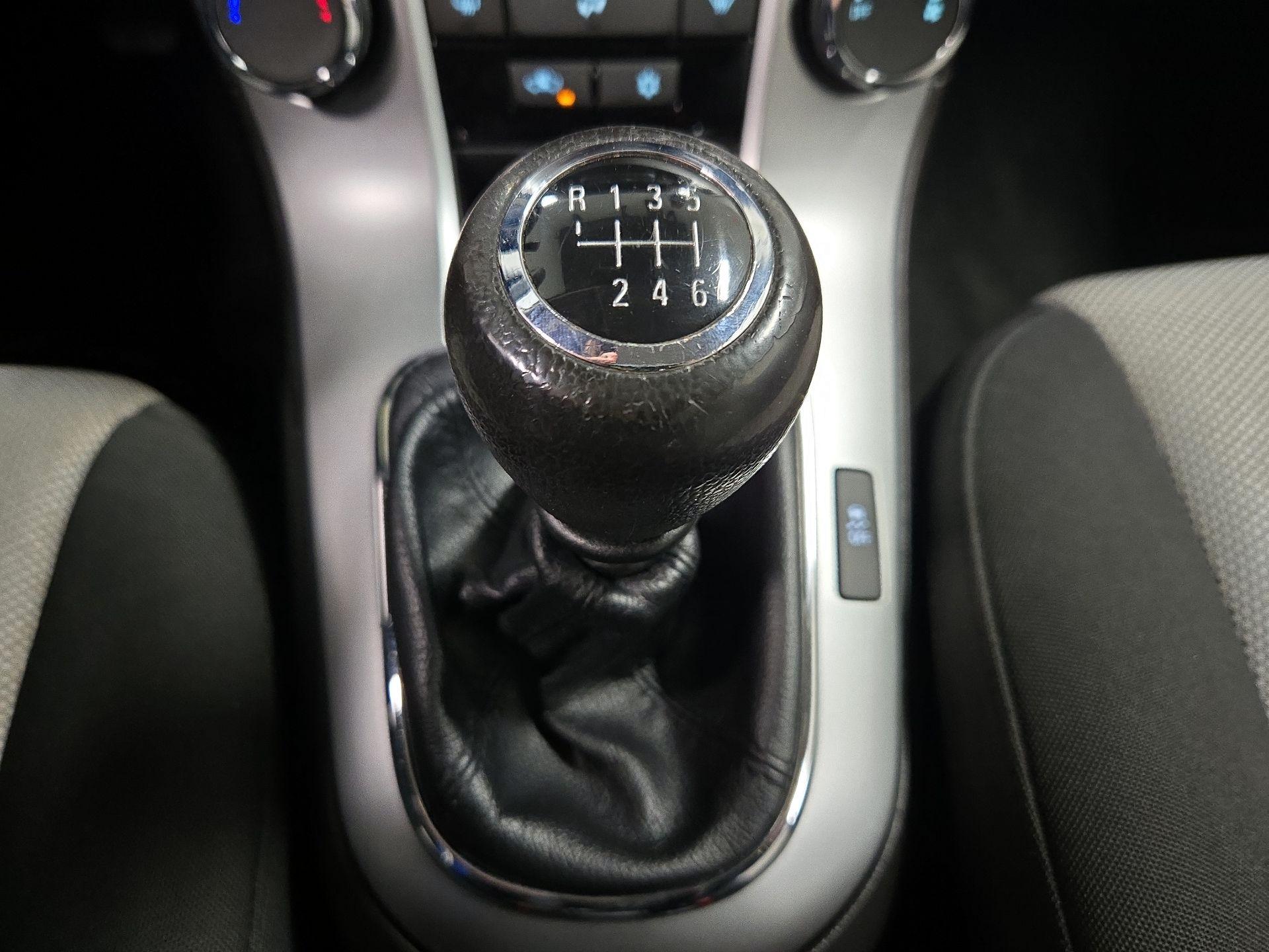 Thumbnail: 2015 Chevrolet Cruze - 16