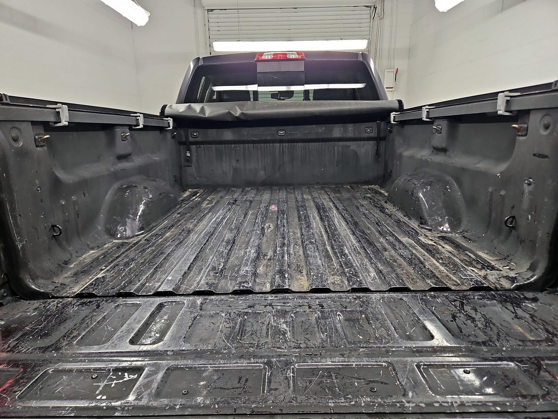 Thumbnail: 2015 Chevrolet Silverado 1500 - 20