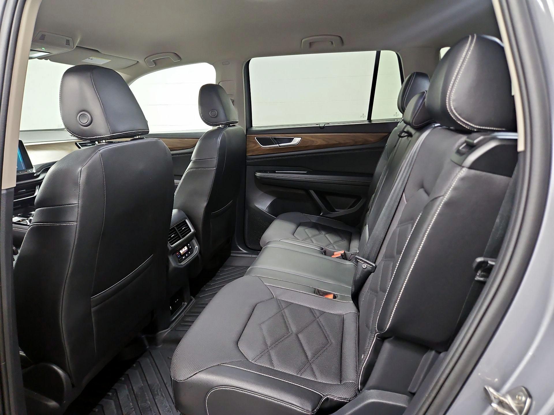 Thumbnail: 2024 Volkswagen Atlas - 19
