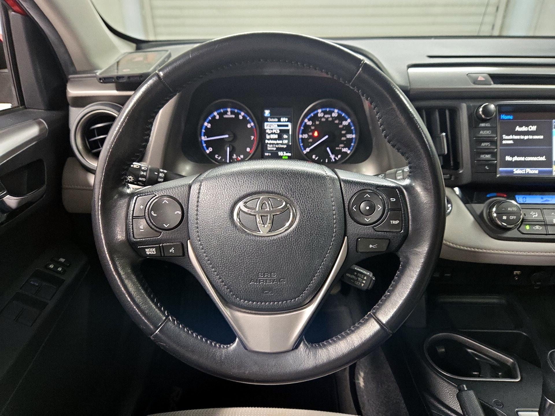 Thumbnail: 2017 Toyota RAV4 - 10