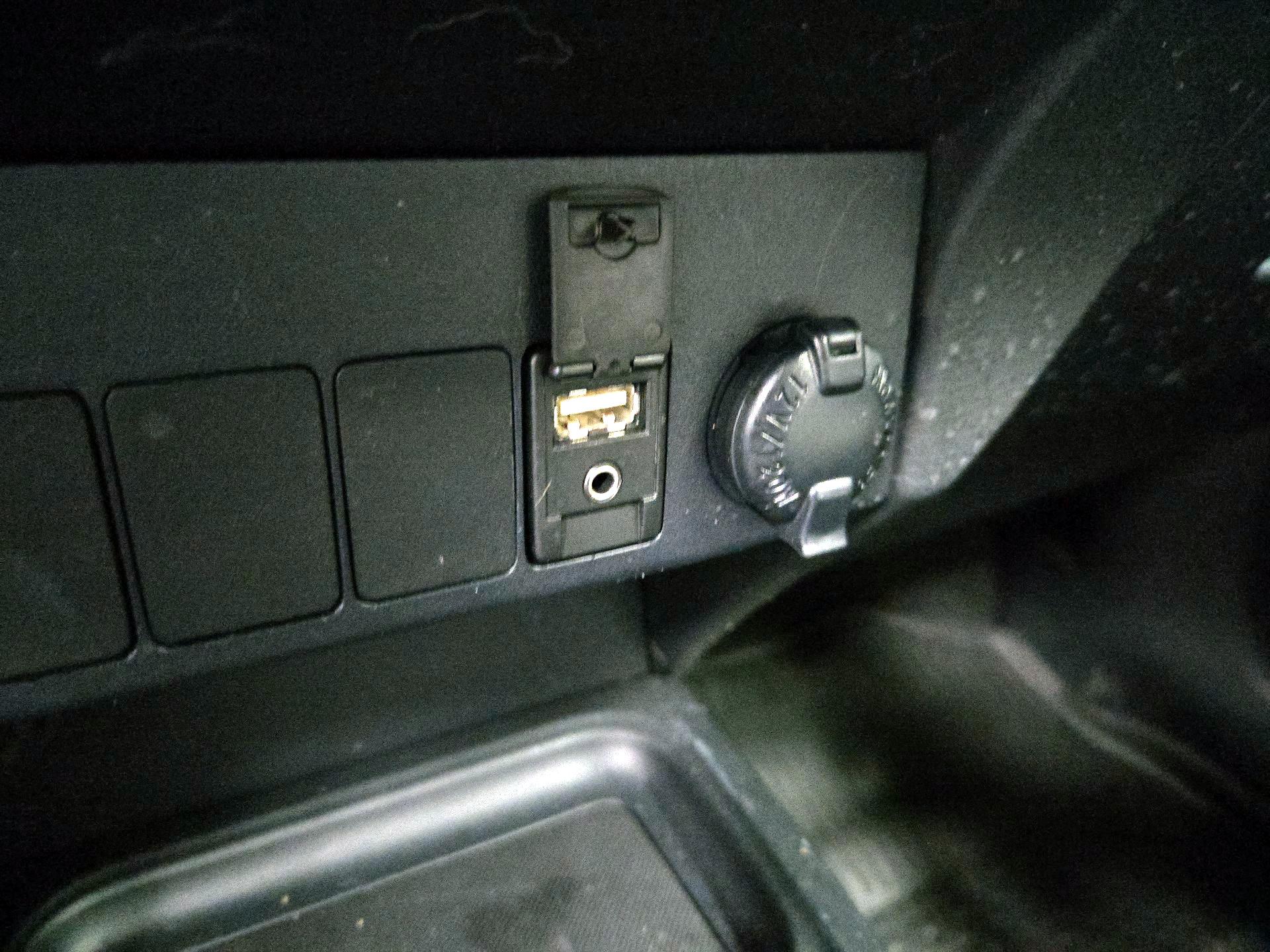 Thumbnail: 2017 Toyota RAV4 - 18