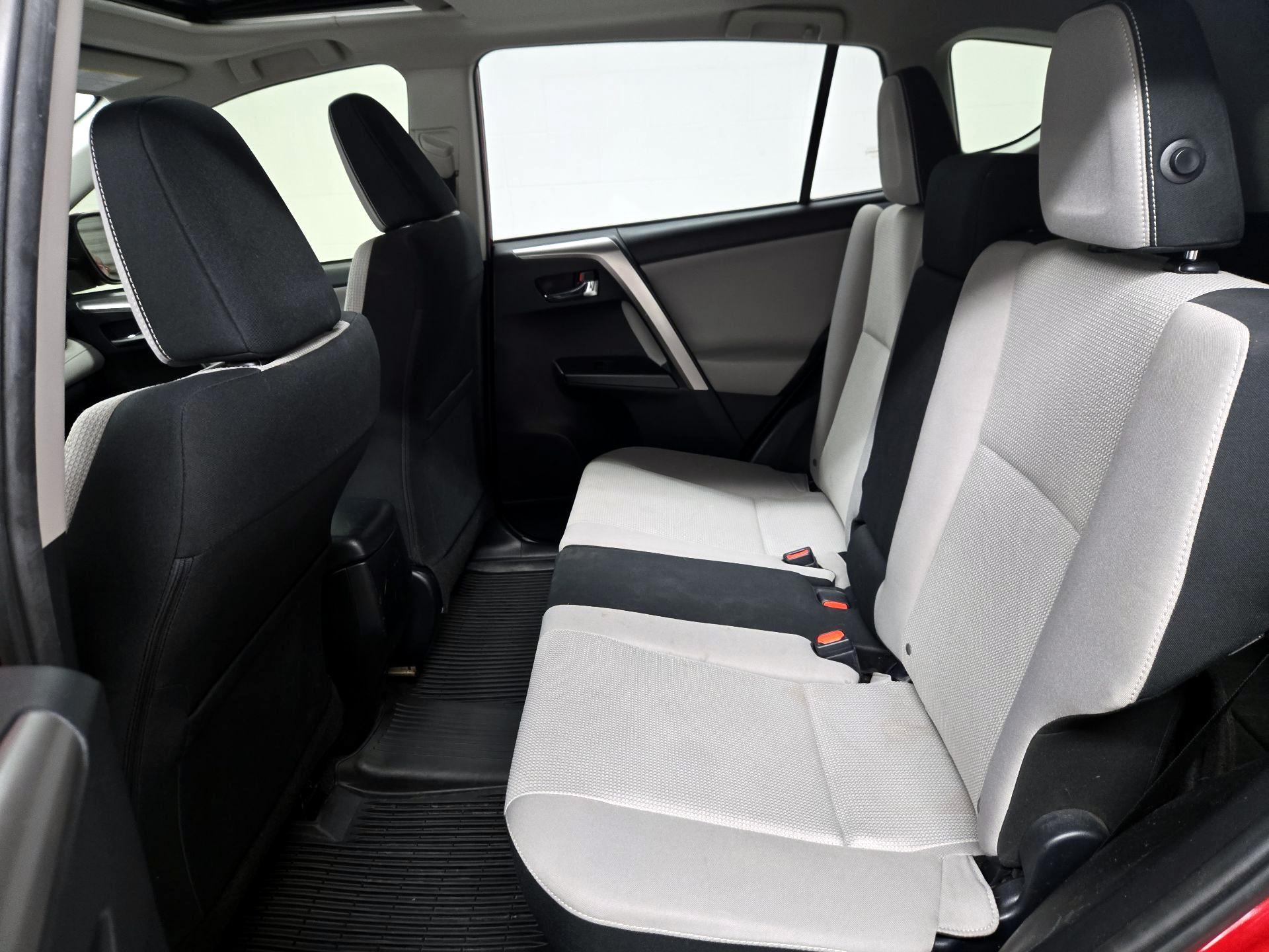 Thumbnail: 2017 Toyota RAV4 - 20