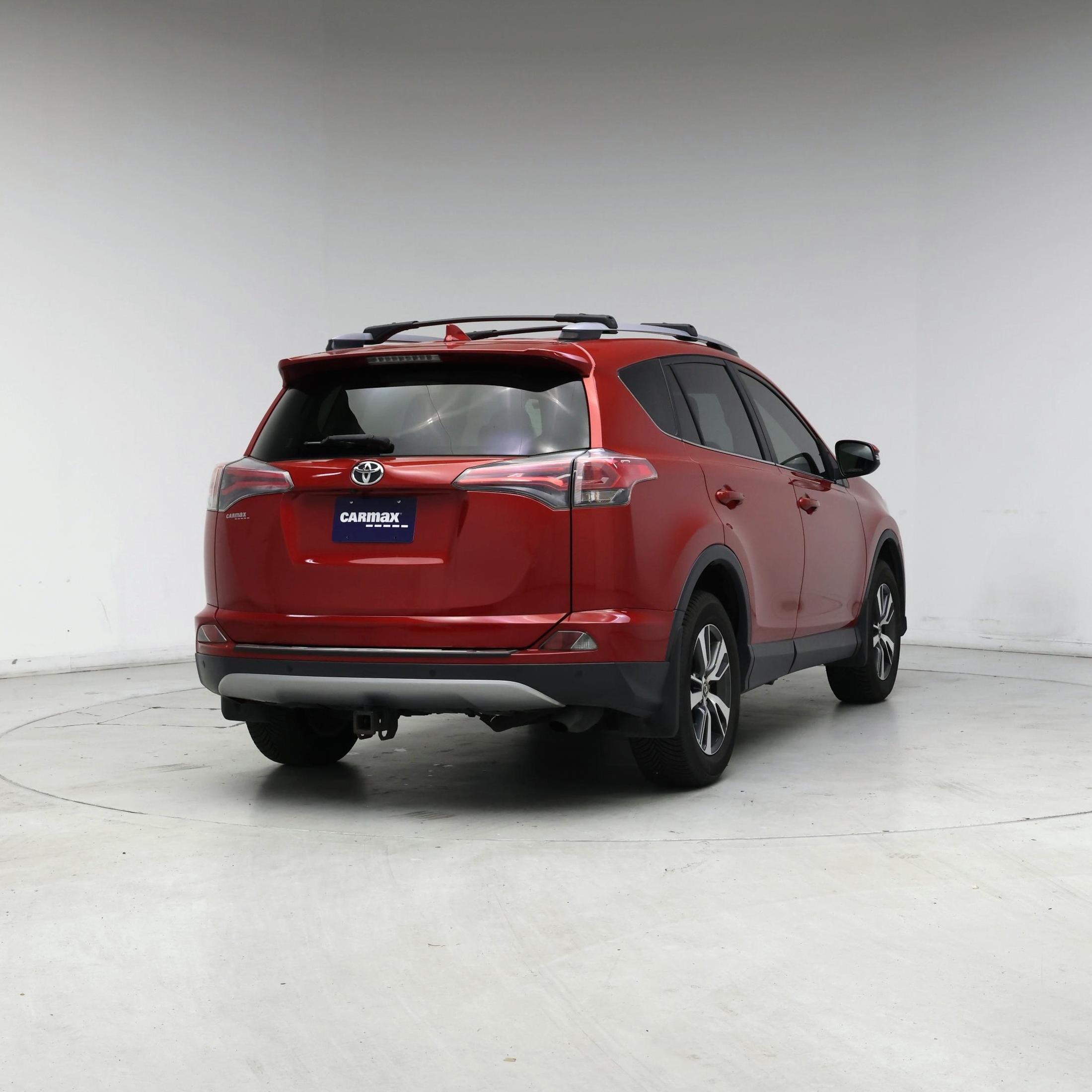 Thumbnail: 2017 Toyota RAV4 - 8