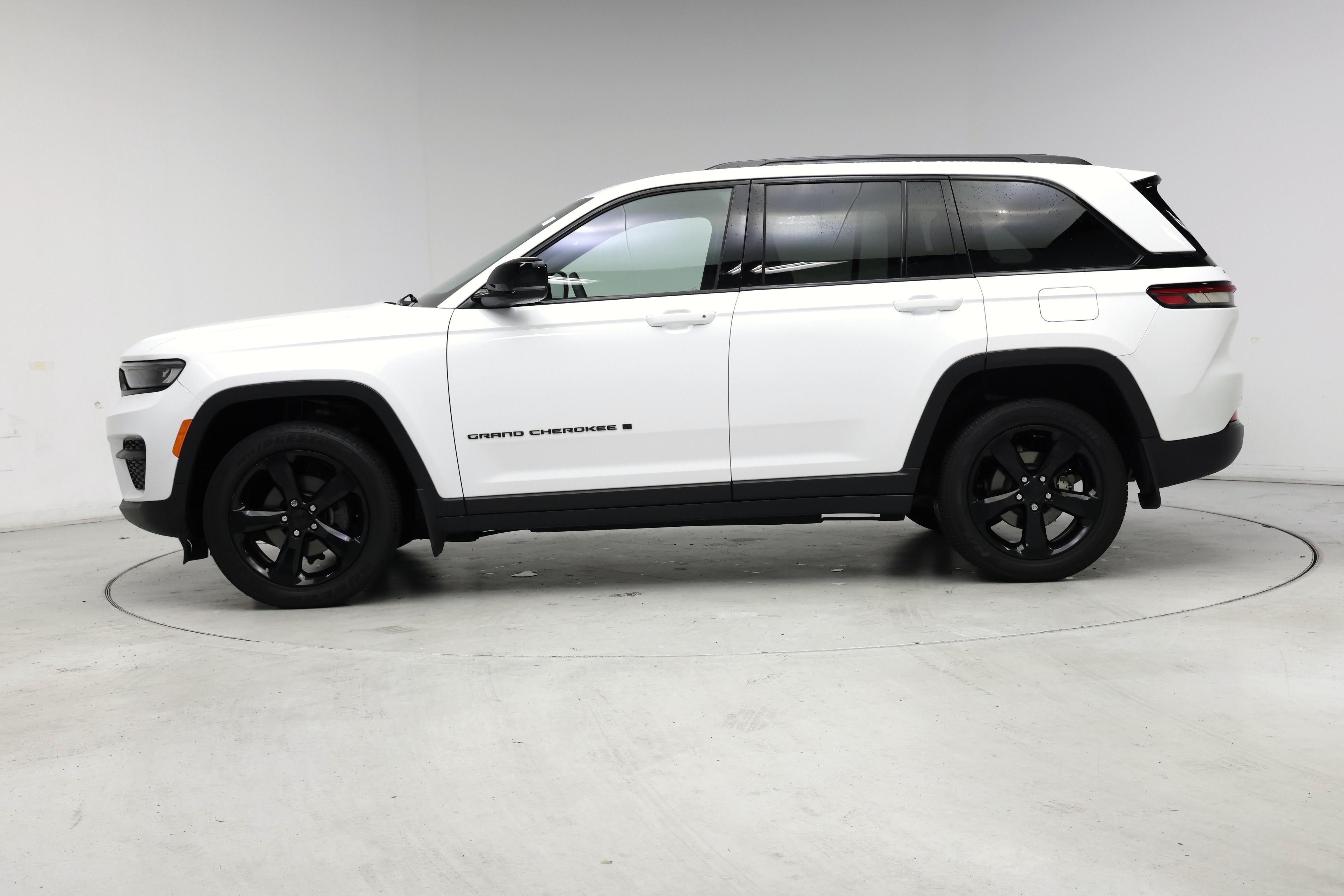 Thumbnail: 2023 Jeep Grand Cherokee - 3