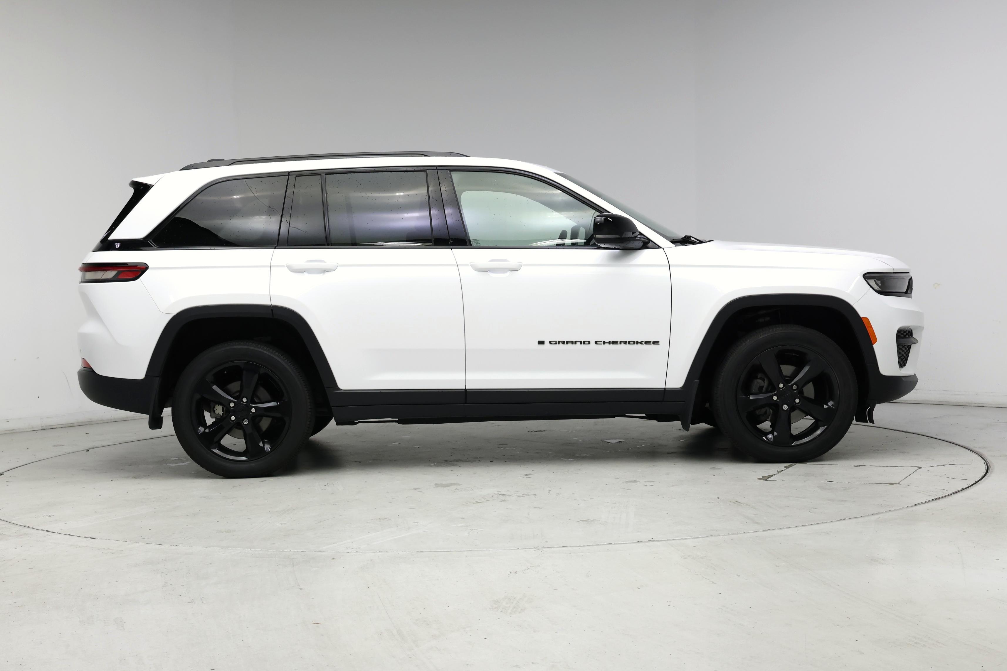 Thumbnail: 2023 Jeep Grand Cherokee - 7