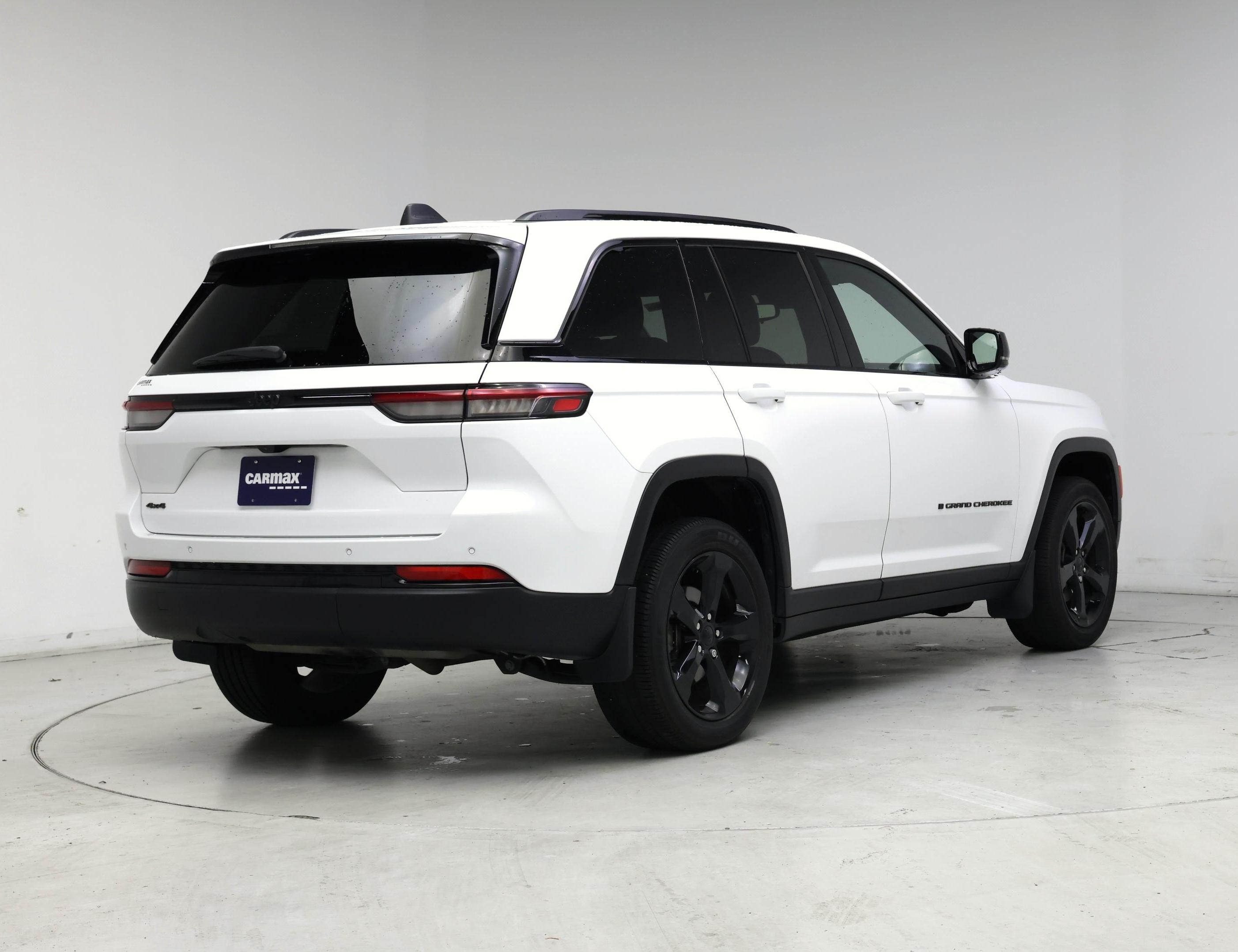 Thumbnail: 2023 Jeep Grand Cherokee - 8