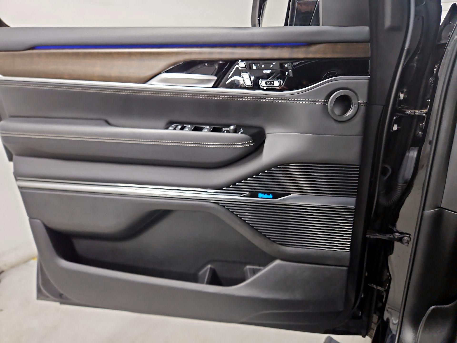 Thumbnail: 2022 Jeep Grand Wagoneer - 12