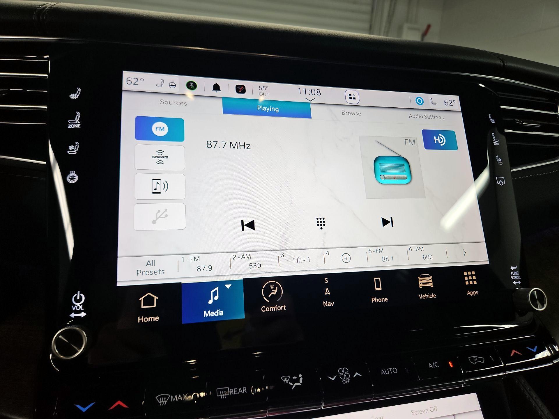 Thumbnail: 2022 Jeep Grand Wagoneer - 16