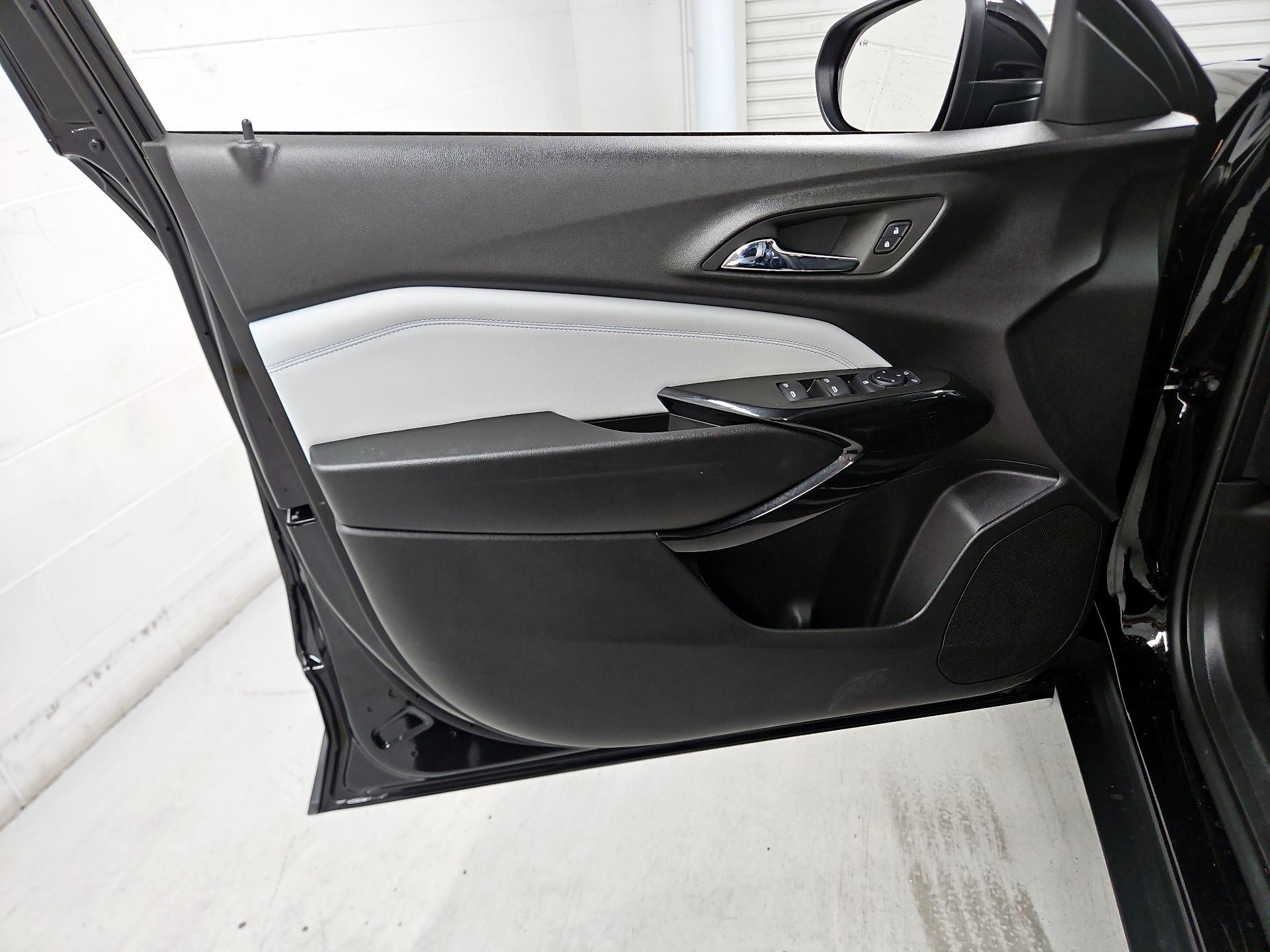 Thumbnail: 2025 Chevrolet Trax - 12
