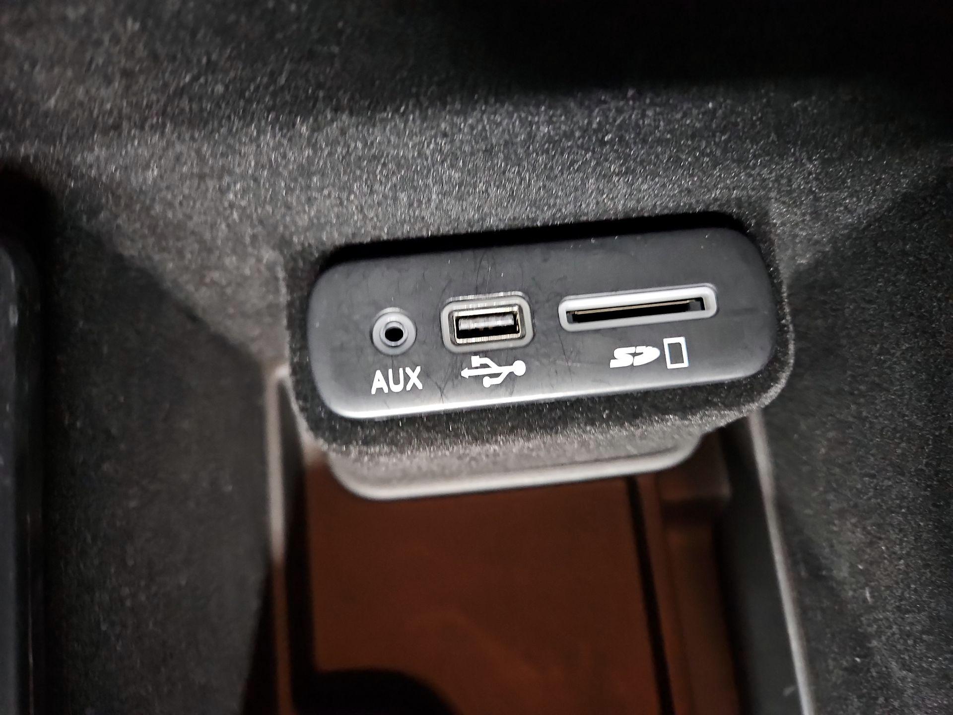 Thumbnail: 2015 Dodge Charger - 17