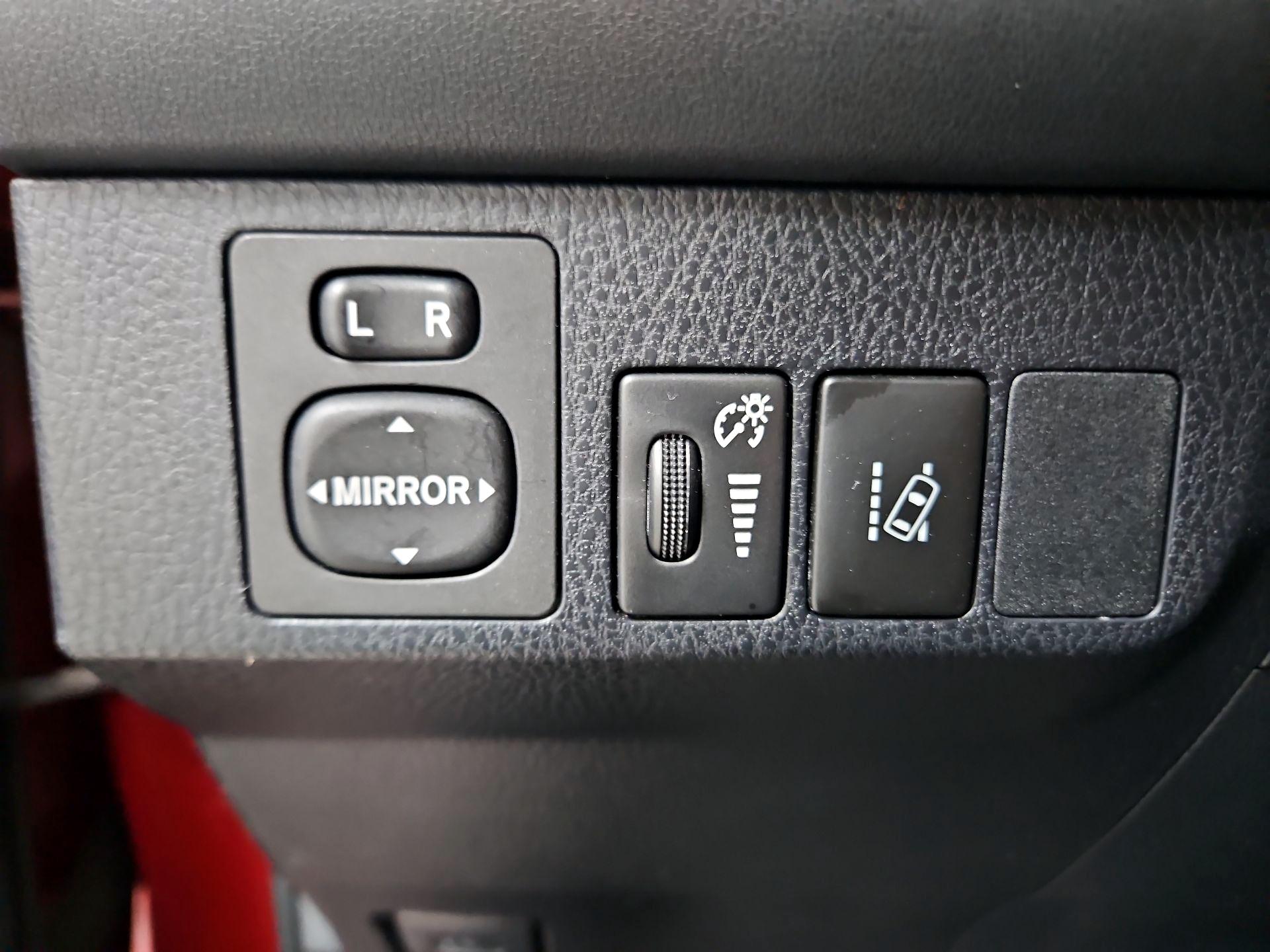 Thumbnail: 2018 Toyota RAV4 - 13
