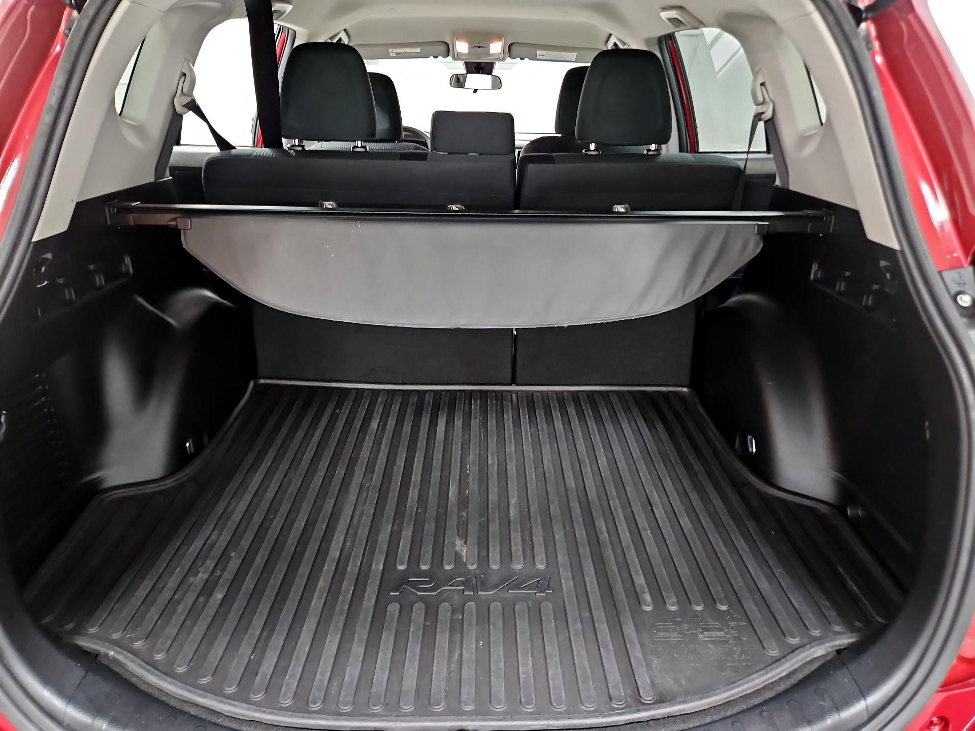 Thumbnail: 2018 Toyota RAV4 - 20