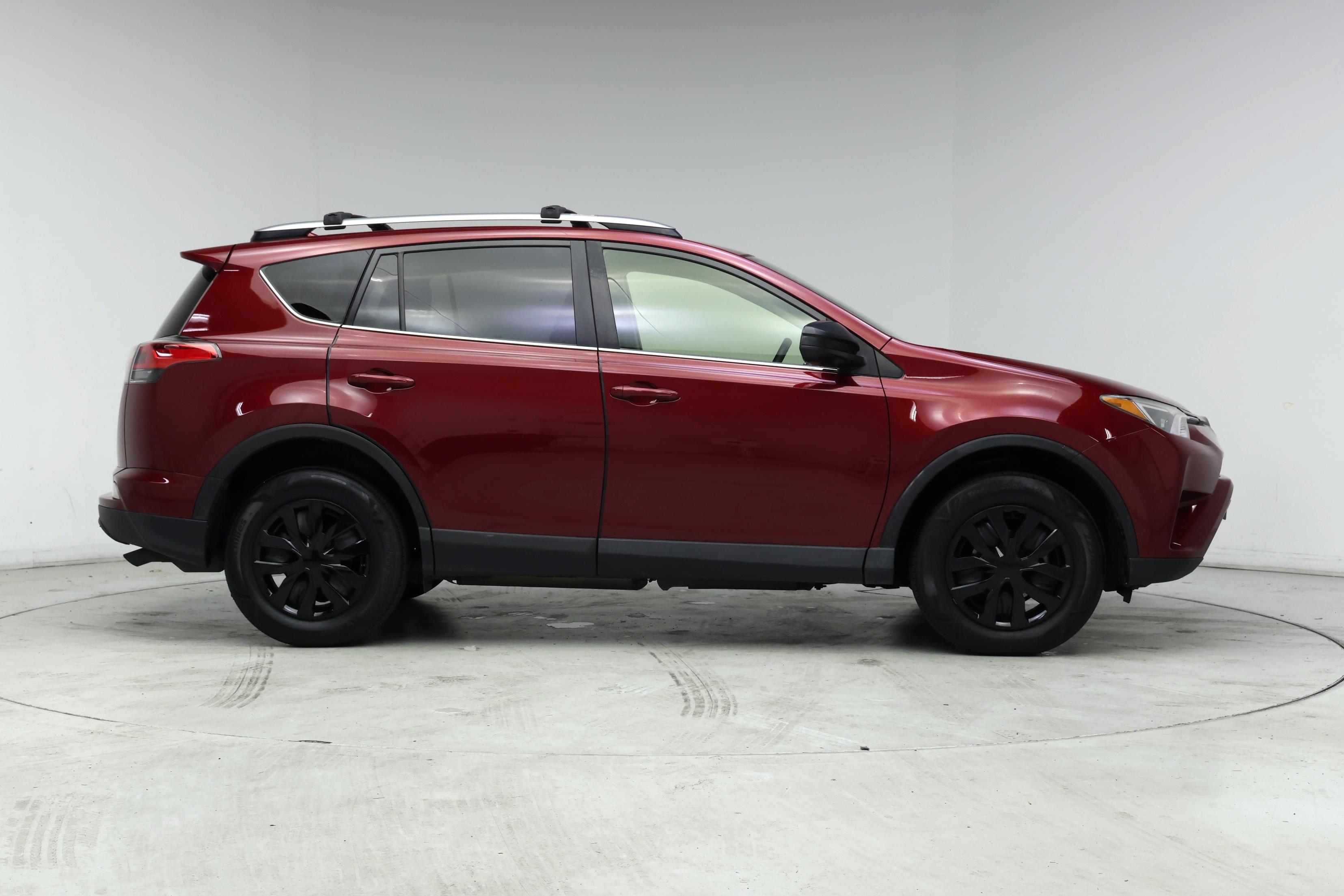 Thumbnail: 2018 Toyota RAV4 - 7