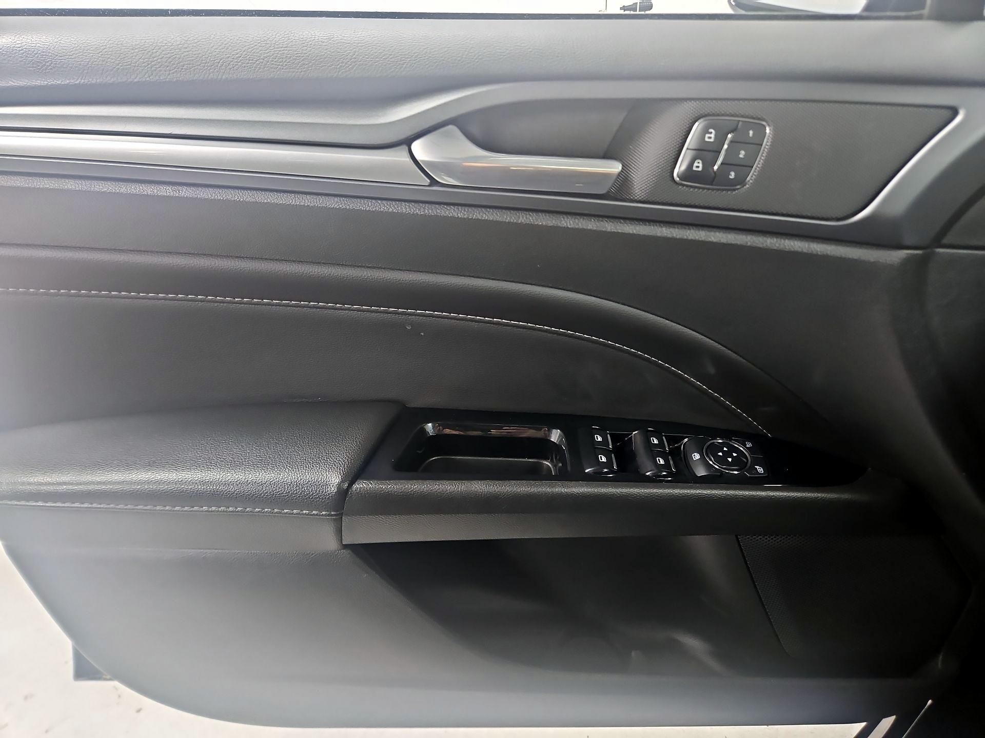 Thumbnail: 2015 Ford Fusion - 12