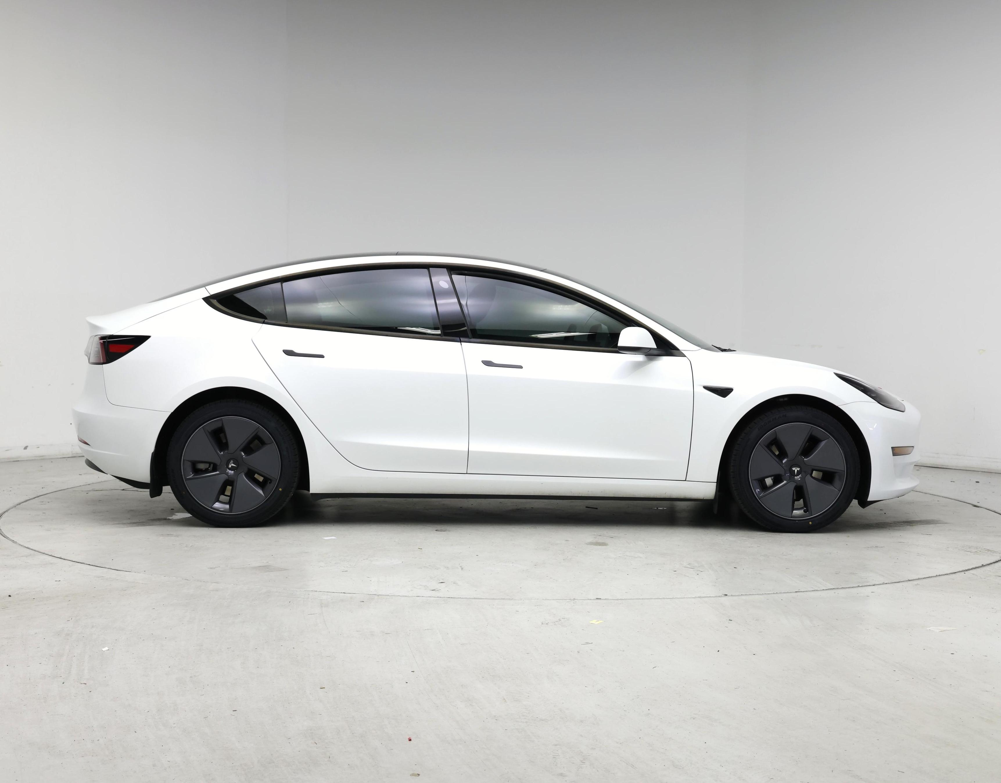 Thumbnail: 2023 Tesla Model 3 - 7