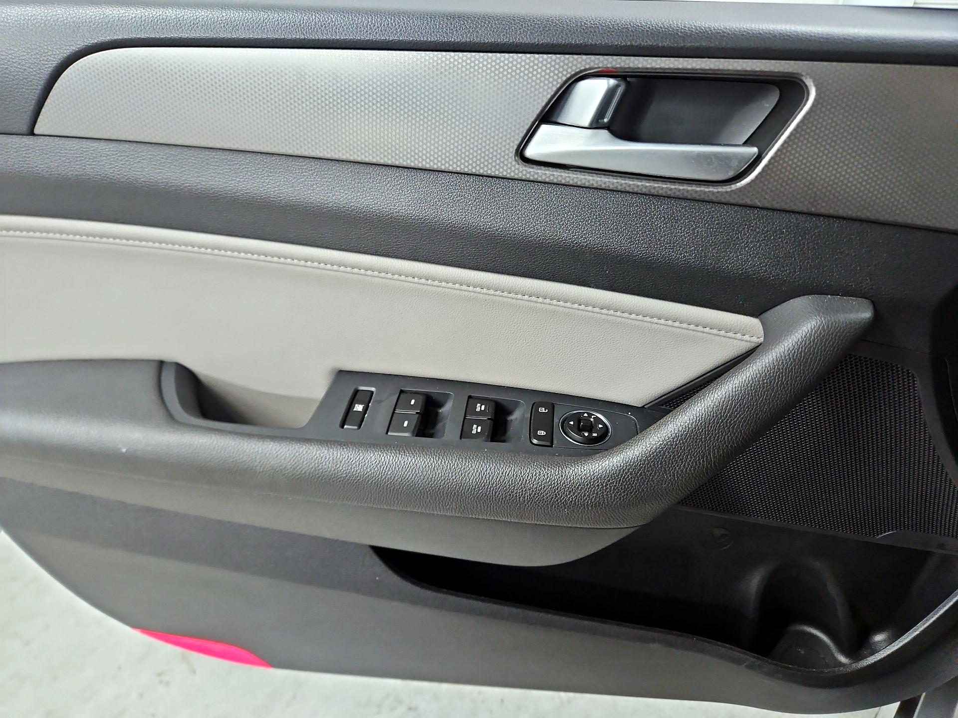 Thumbnail: 2015 Hyundai Sonata - 12