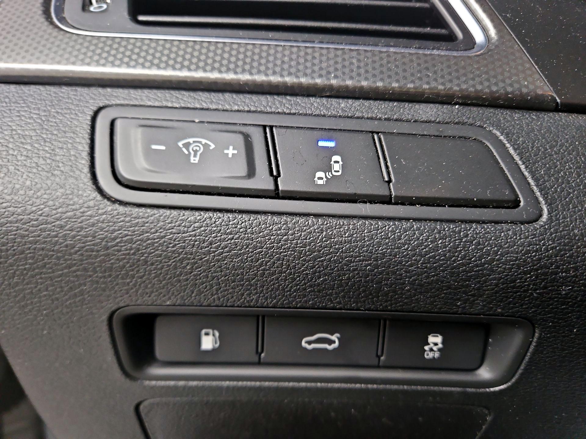 Thumbnail: 2015 Hyundai Sonata - 13