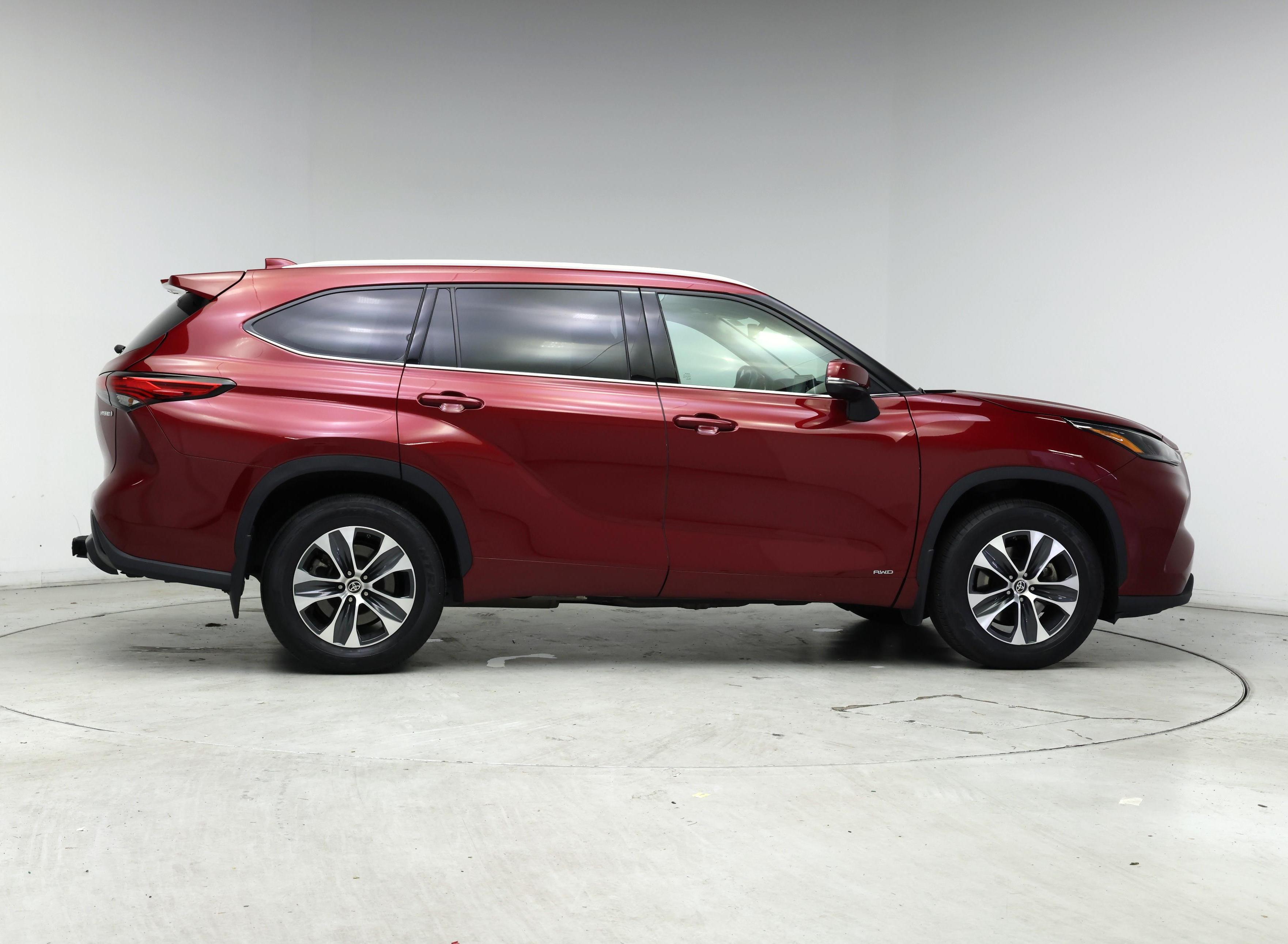 Thumbnail: 2022 Toyota Highlander - 7