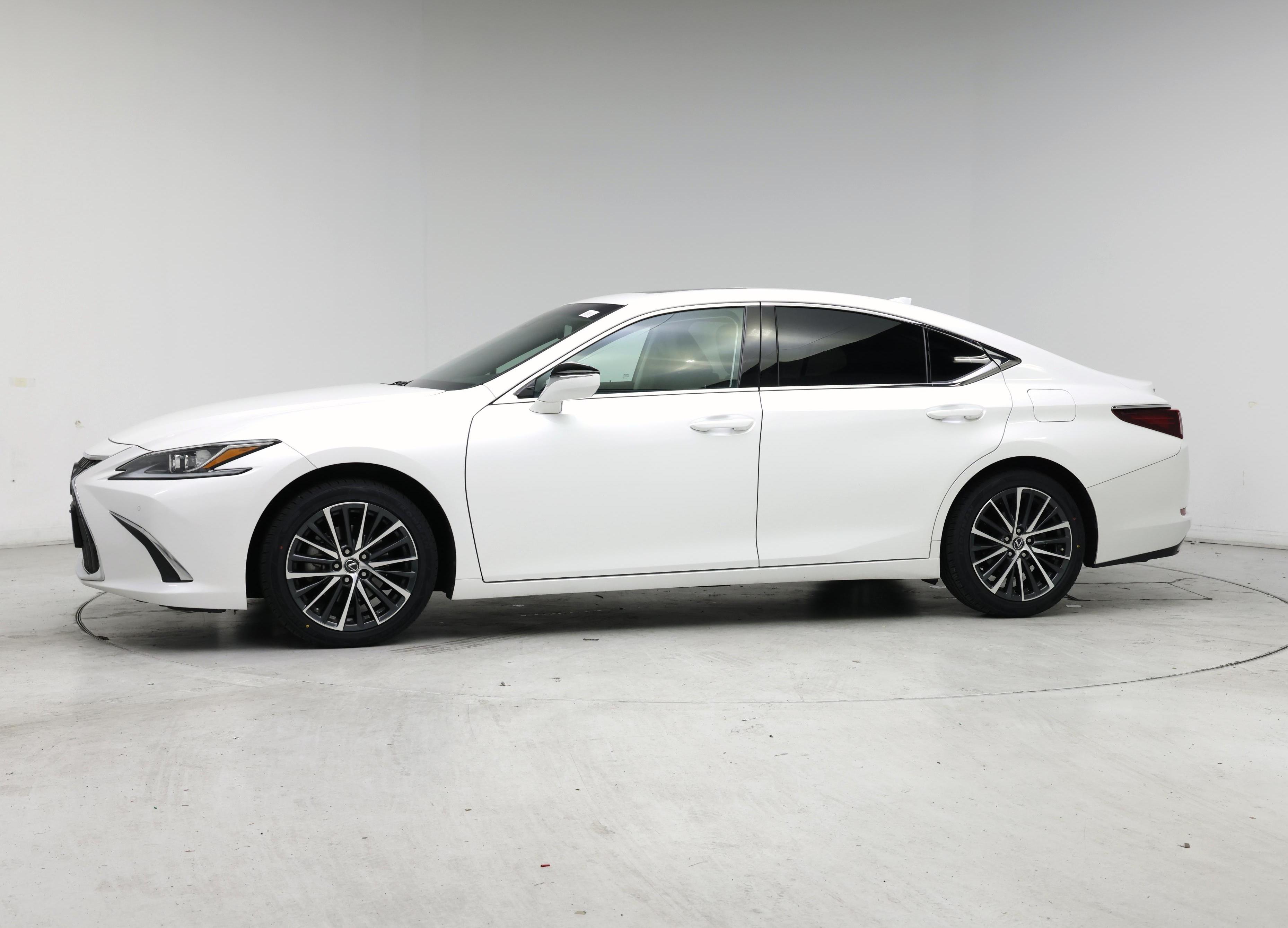 Thumbnail: 2022 Lexus ES - 3
