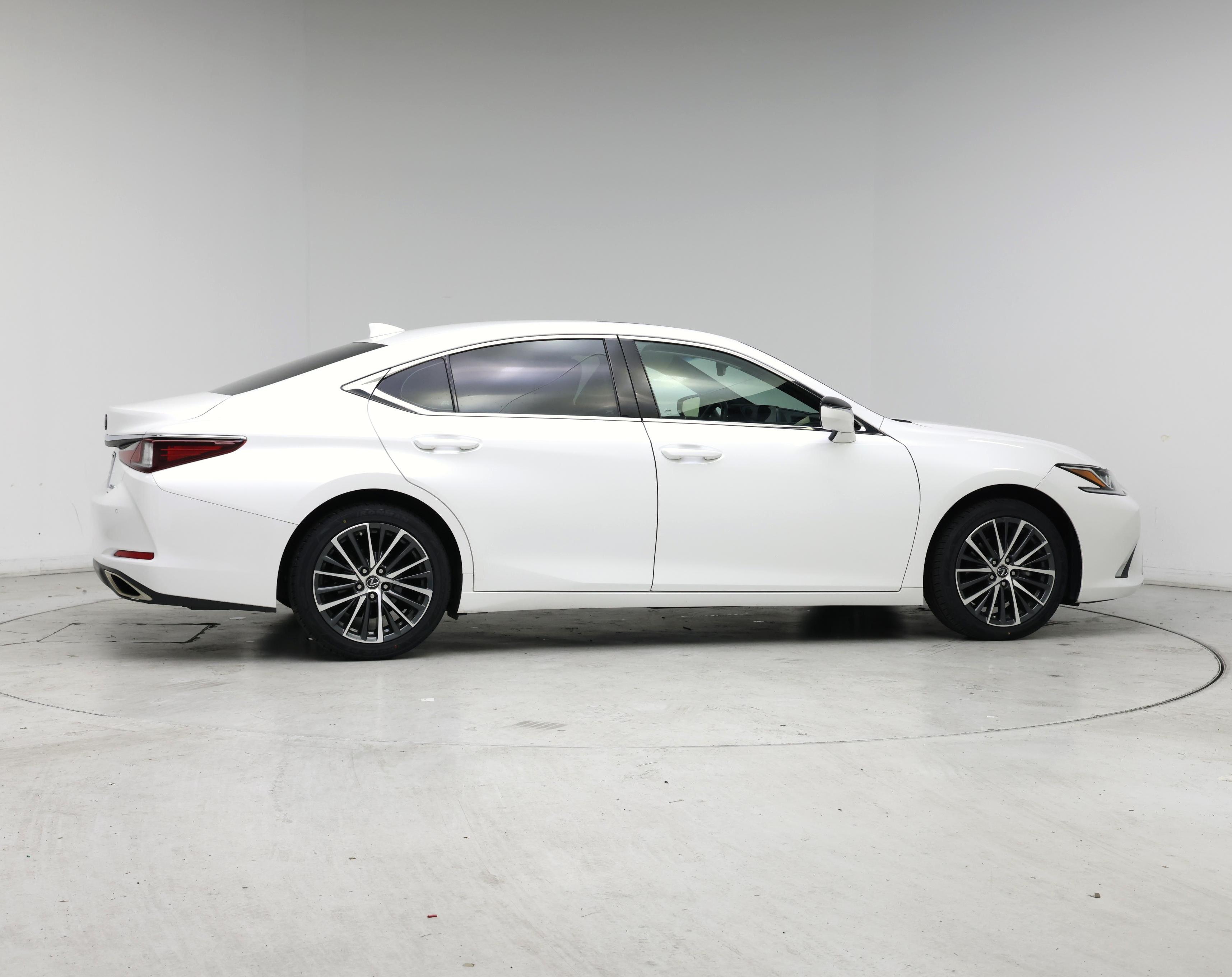 Thumbnail: 2022 Lexus ES - 7