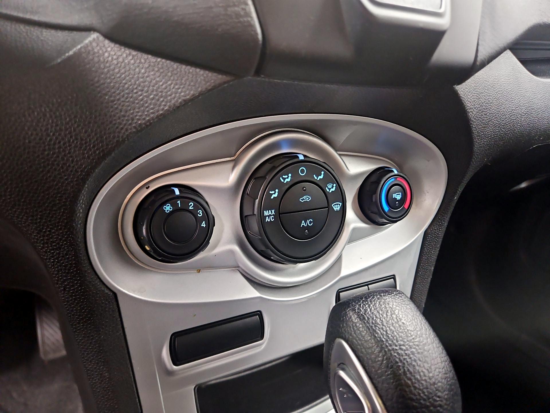 Thumbnail: 2016 Ford Fiesta - 15