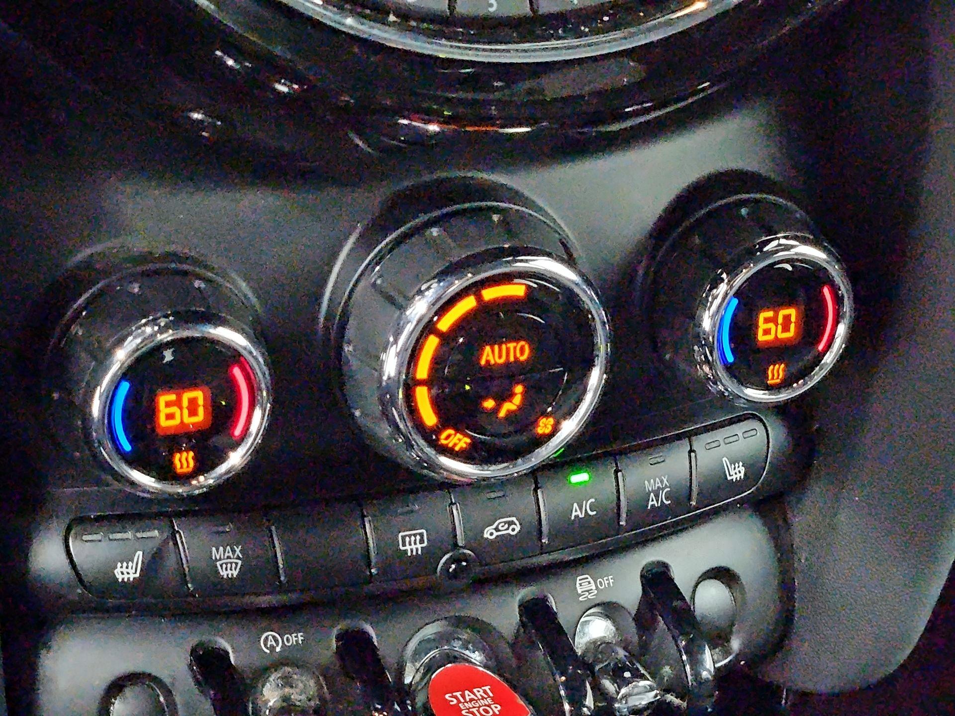 Thumbnail: 2019 MINI Cooper Hardtop - 16