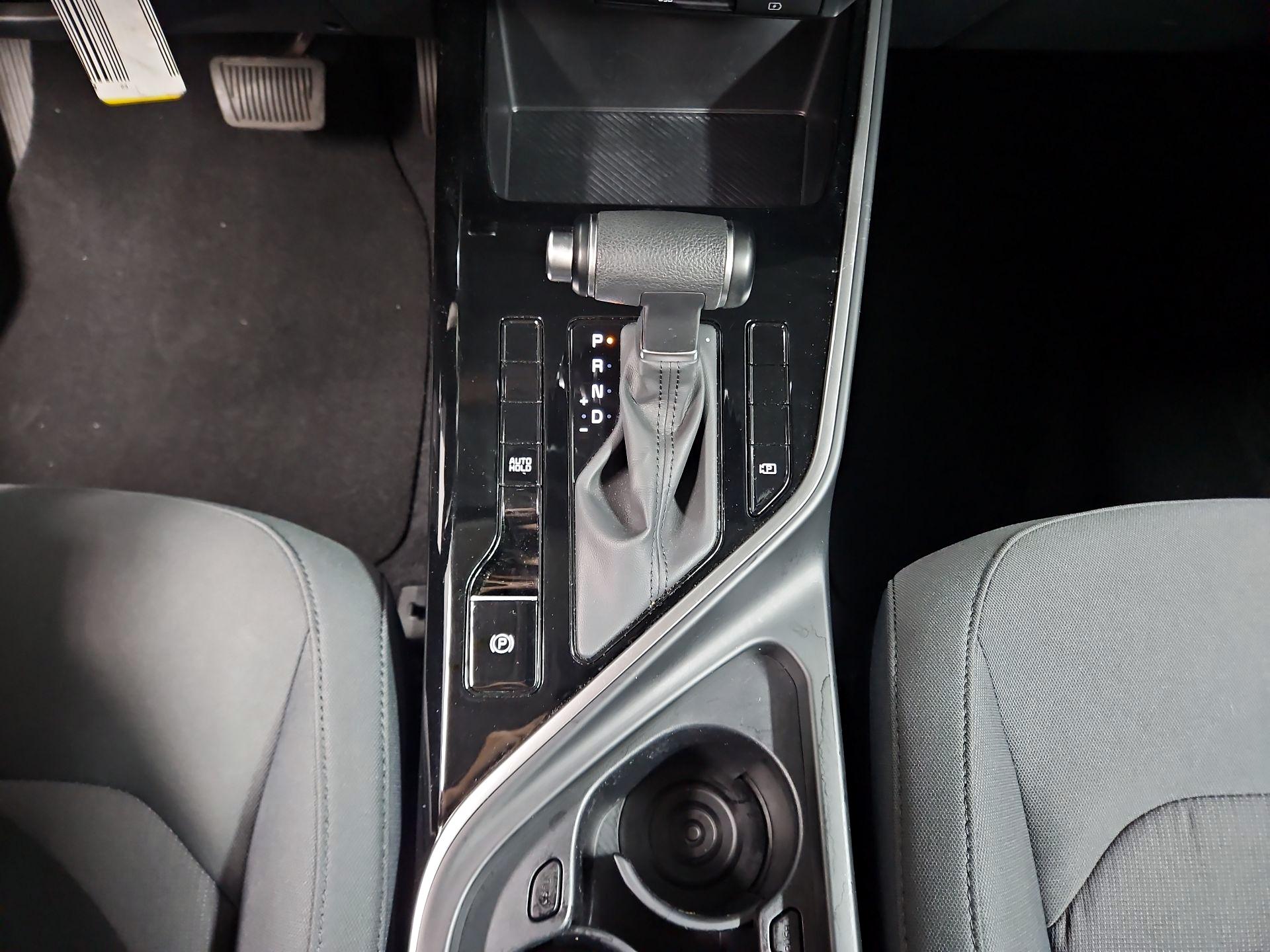 Thumbnail: 2023 Kia Niro - 17
