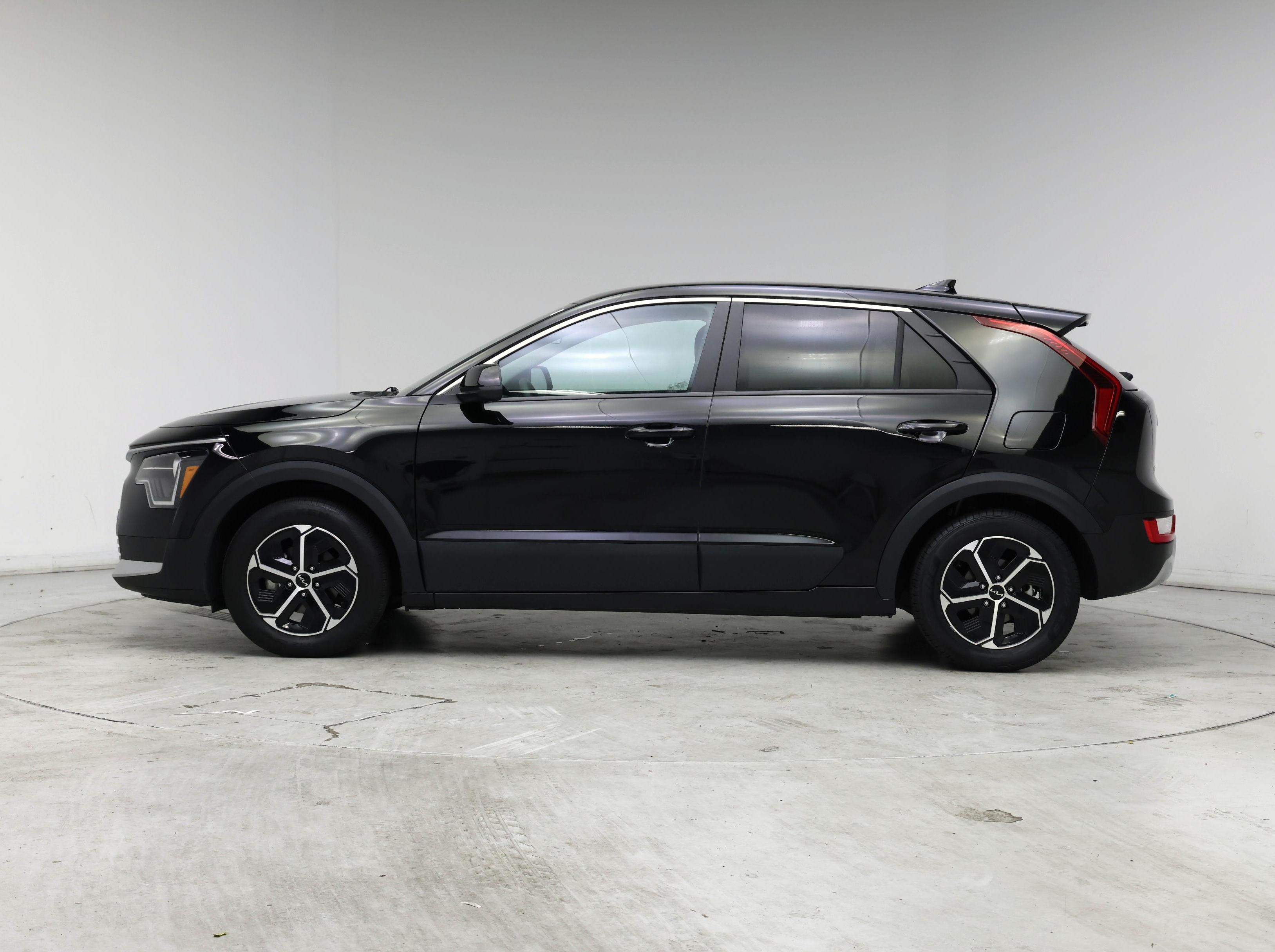 Thumbnail: 2023 Kia Niro - 3